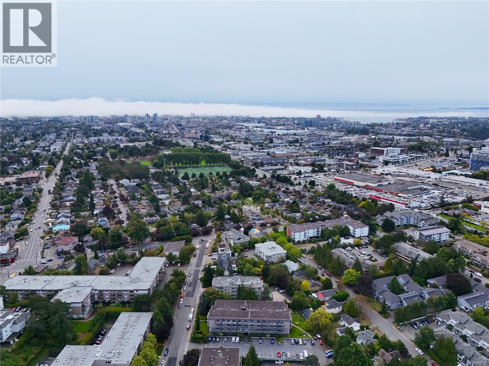 403 3230 Glasgow Avenue, Saanich