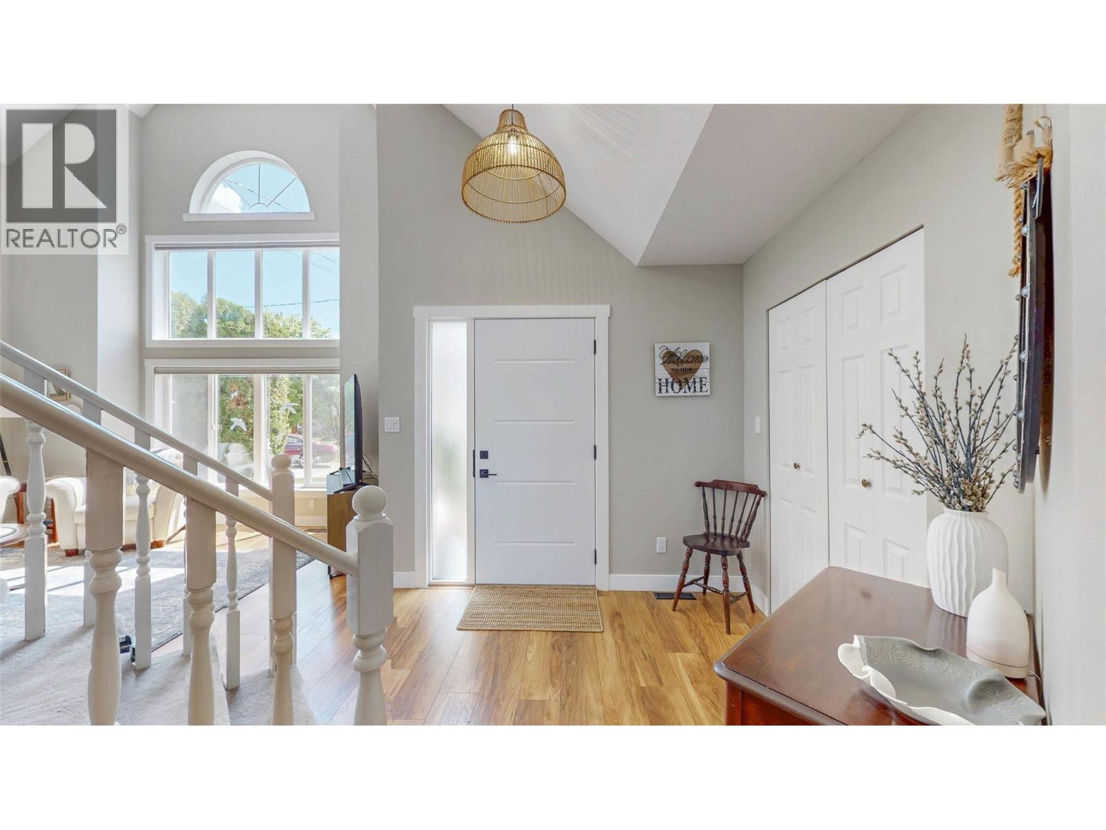 5896 FAIRVIEW Place, Oliver