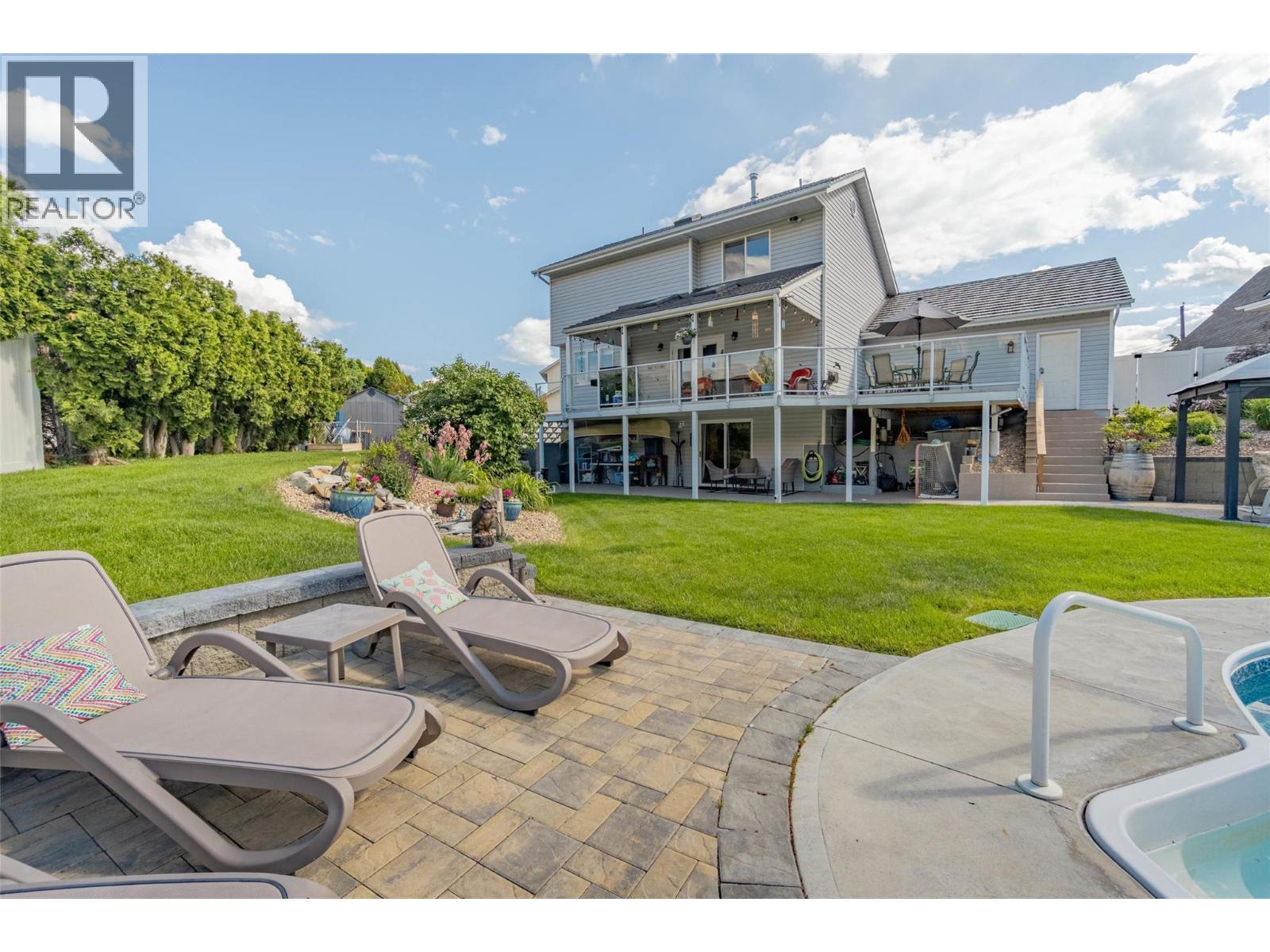 5896 FAIRVIEW Place, Oliver