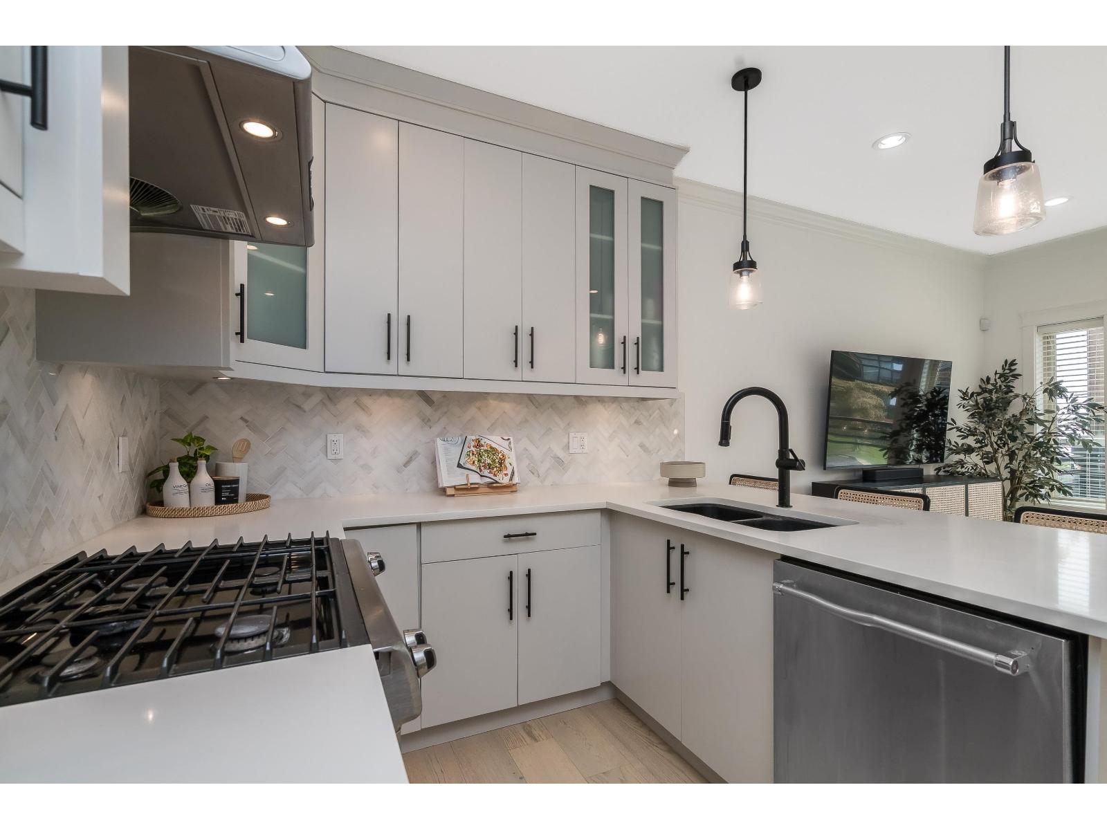 3 1424 EVERALL STREET, White Rock