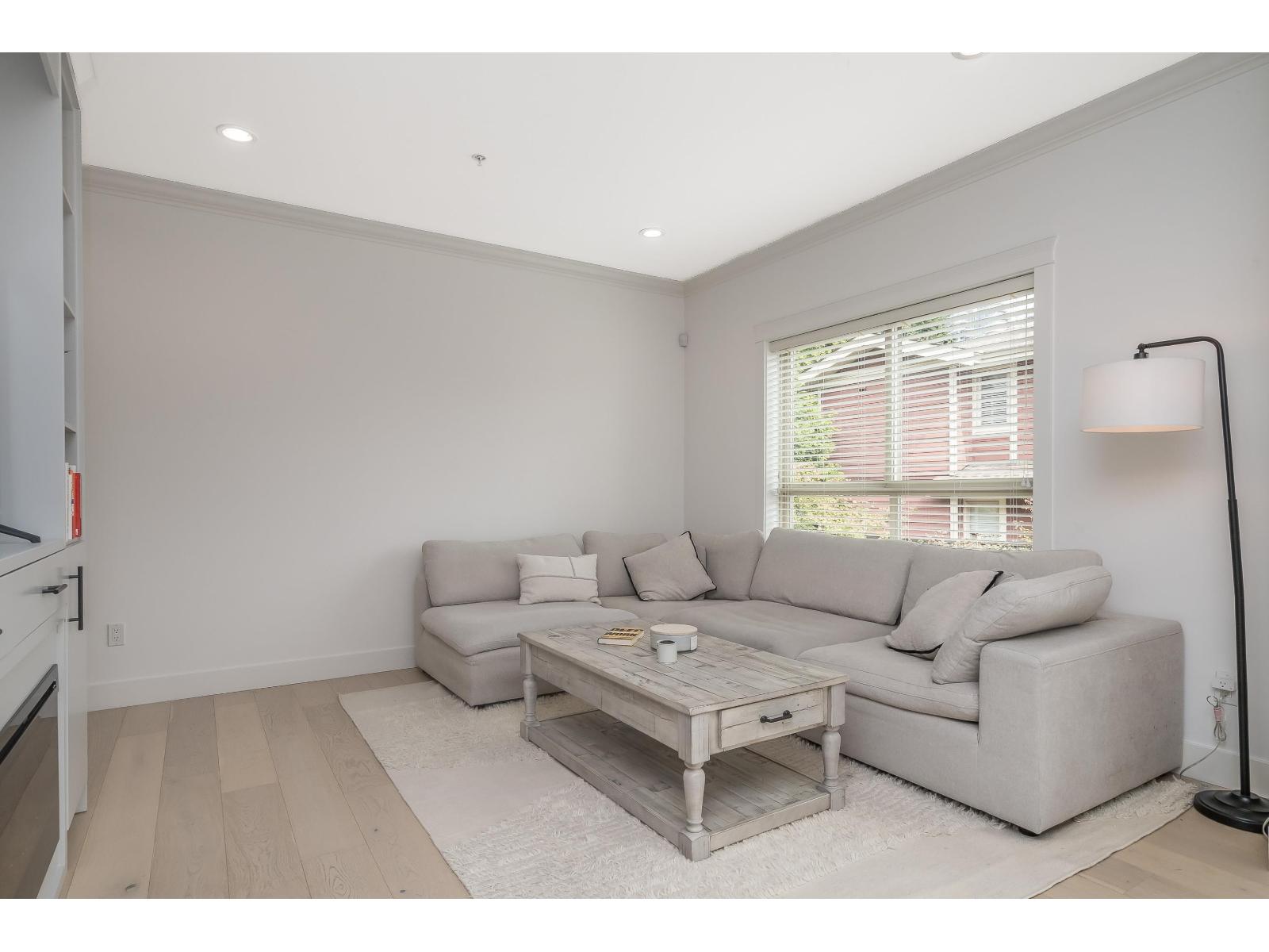 3 1424 EVERALL STREET, White Rock