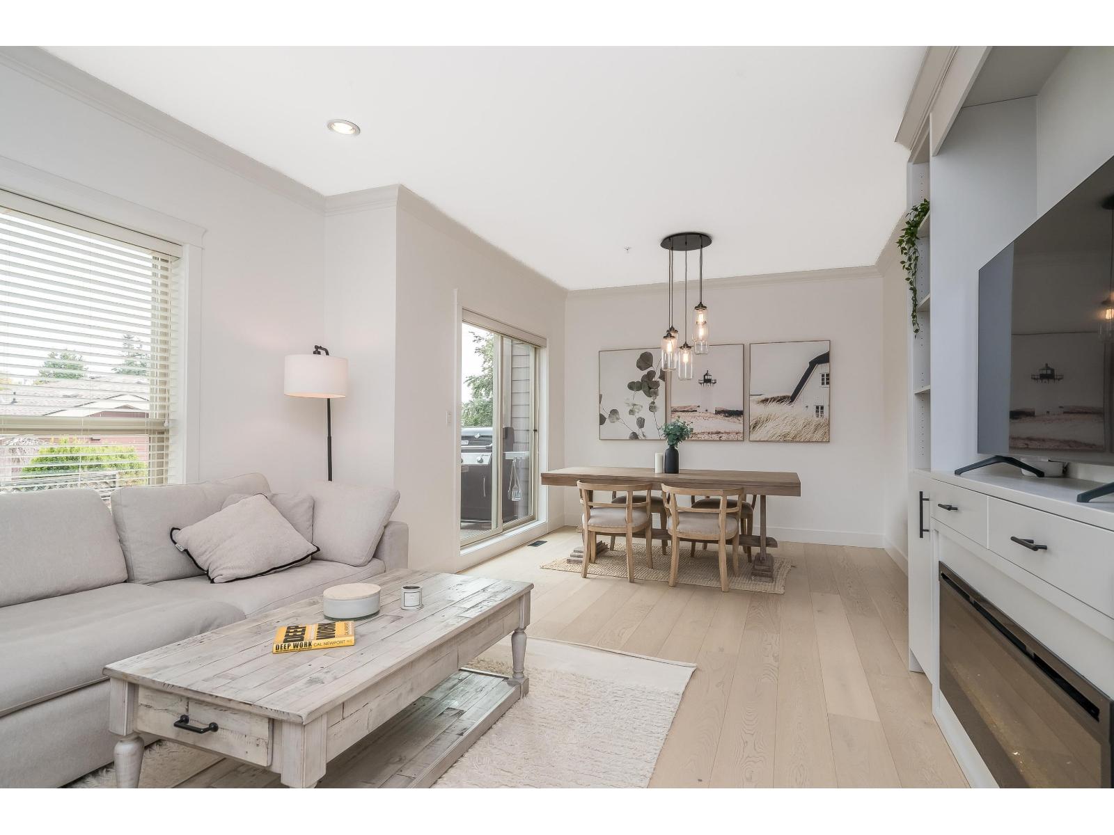 3 1424 EVERALL STREET, White Rock