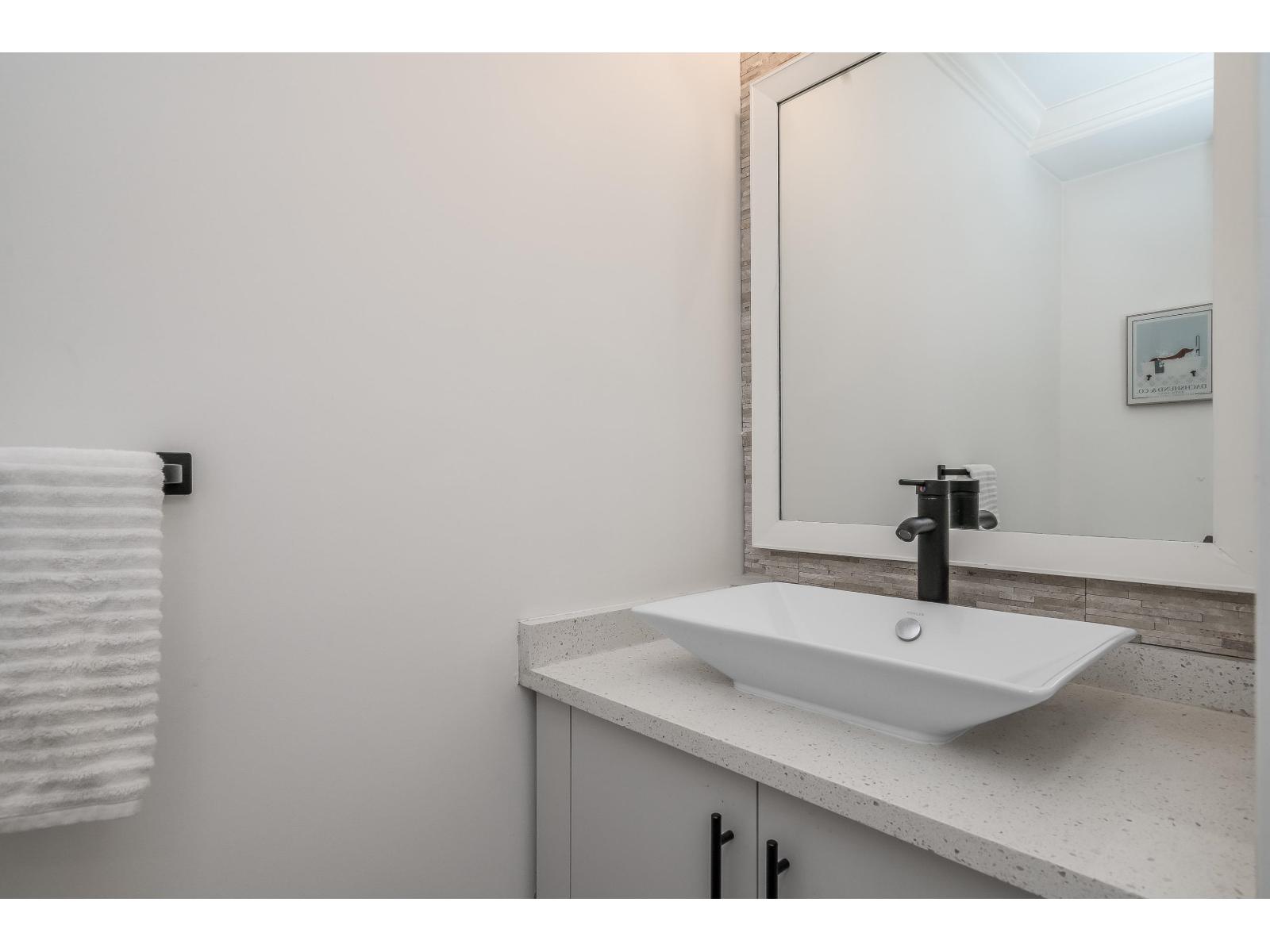 3 1424 EVERALL STREET, White Rock