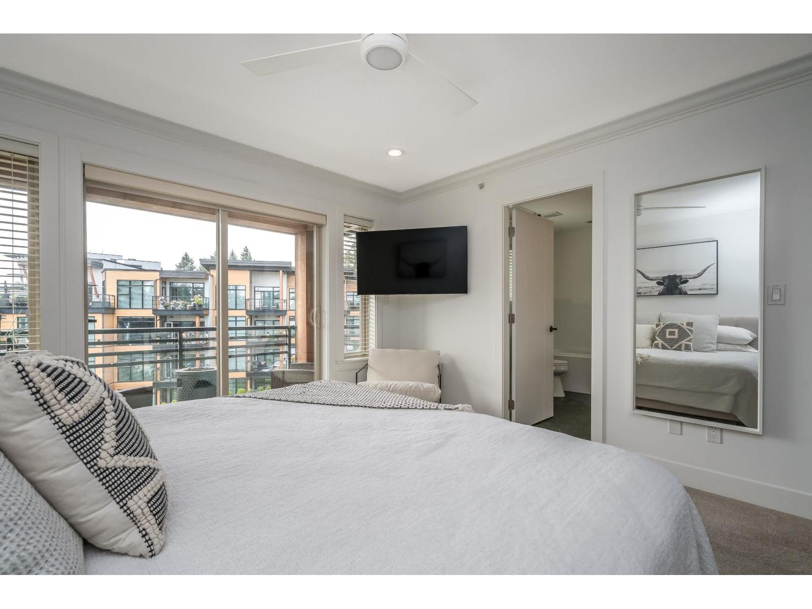 3 1424 EVERALL STREET, White Rock