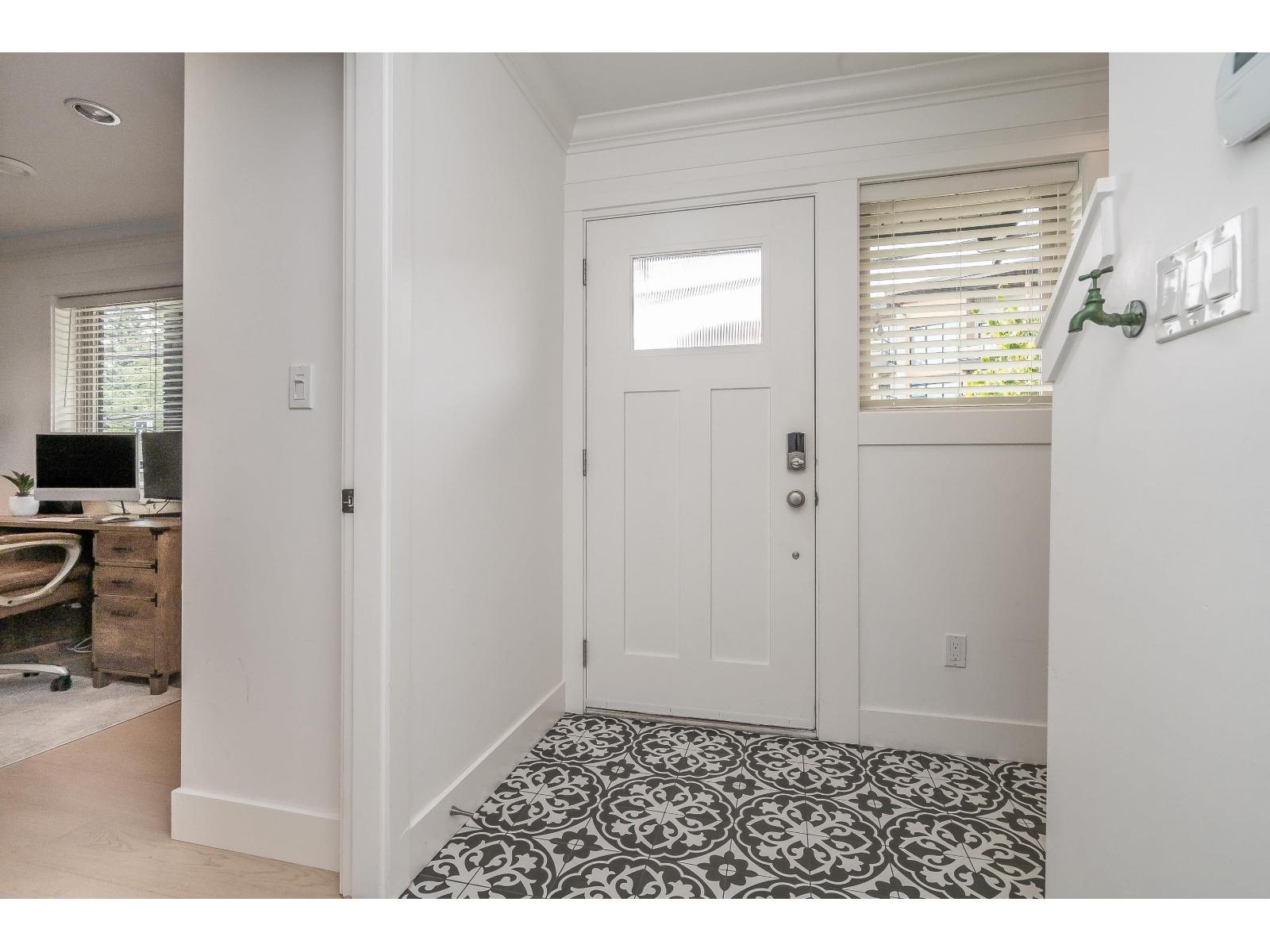 3 1424 EVERALL STREET, White Rock