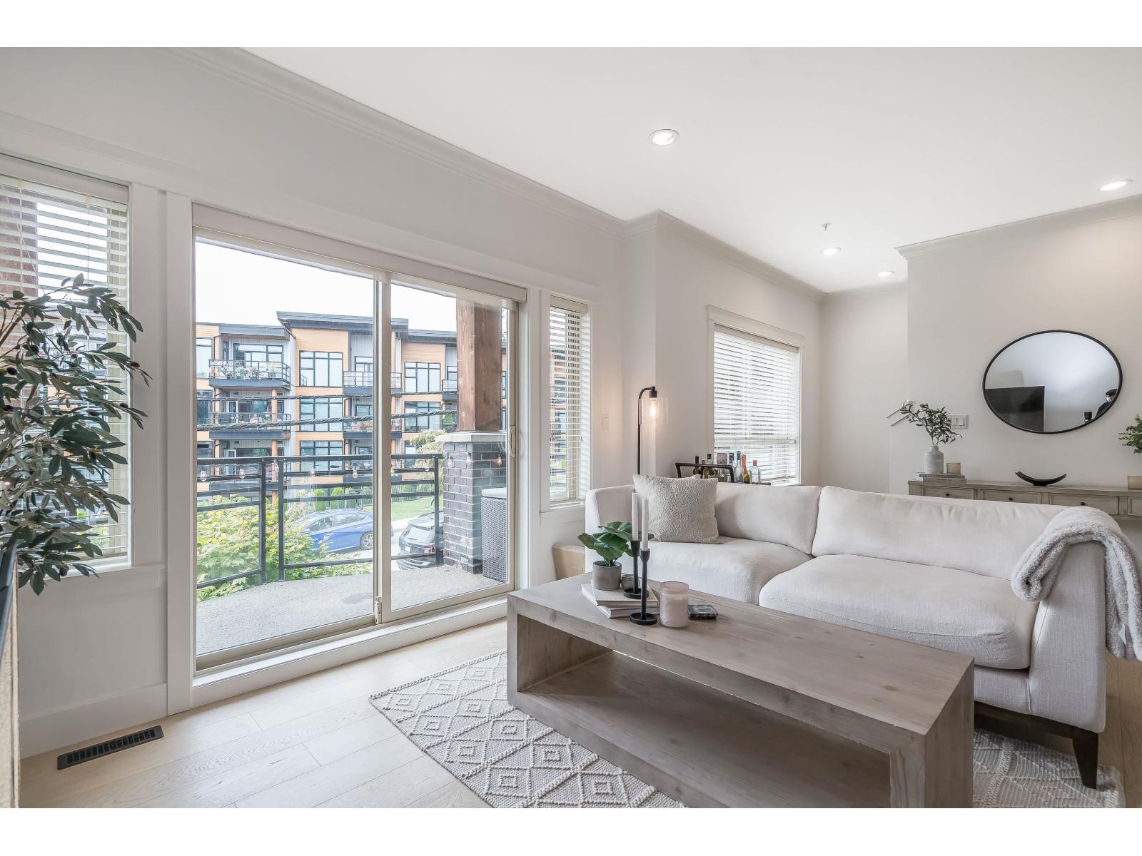 3 1424 EVERALL STREET, White Rock