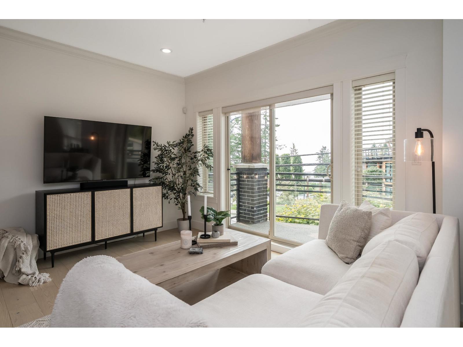 3 1424 EVERALL STREET, White Rock