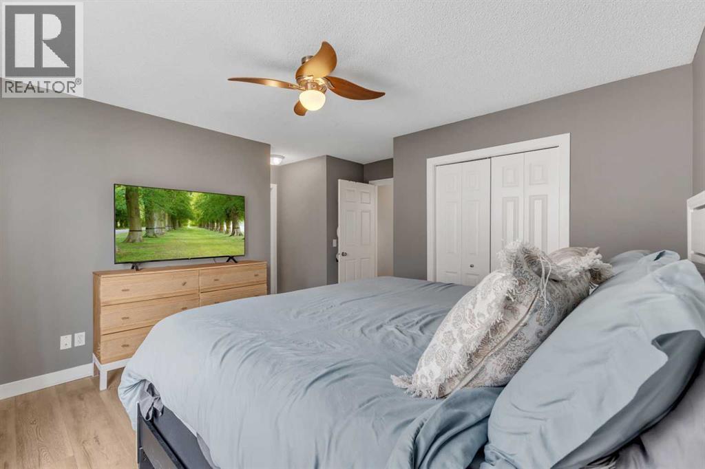 Single Family House for Sale in  Sandarac Way NW Sandstone Valley Calgary 