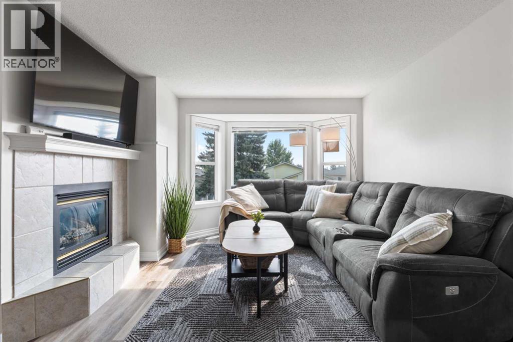 Single Family House for Sale in  Sandarac Way NW Sandstone Valley Calgary 