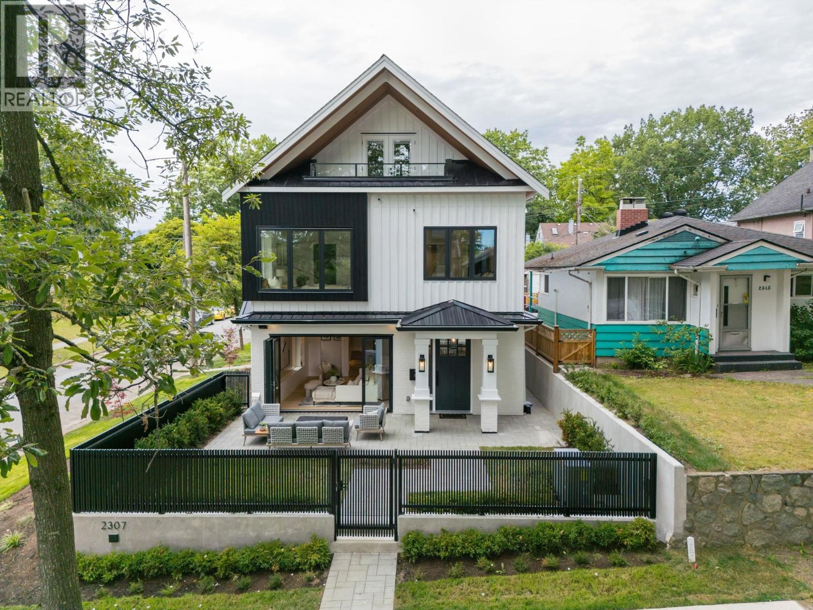 2307 E 3RD AVENUE, Vancouver