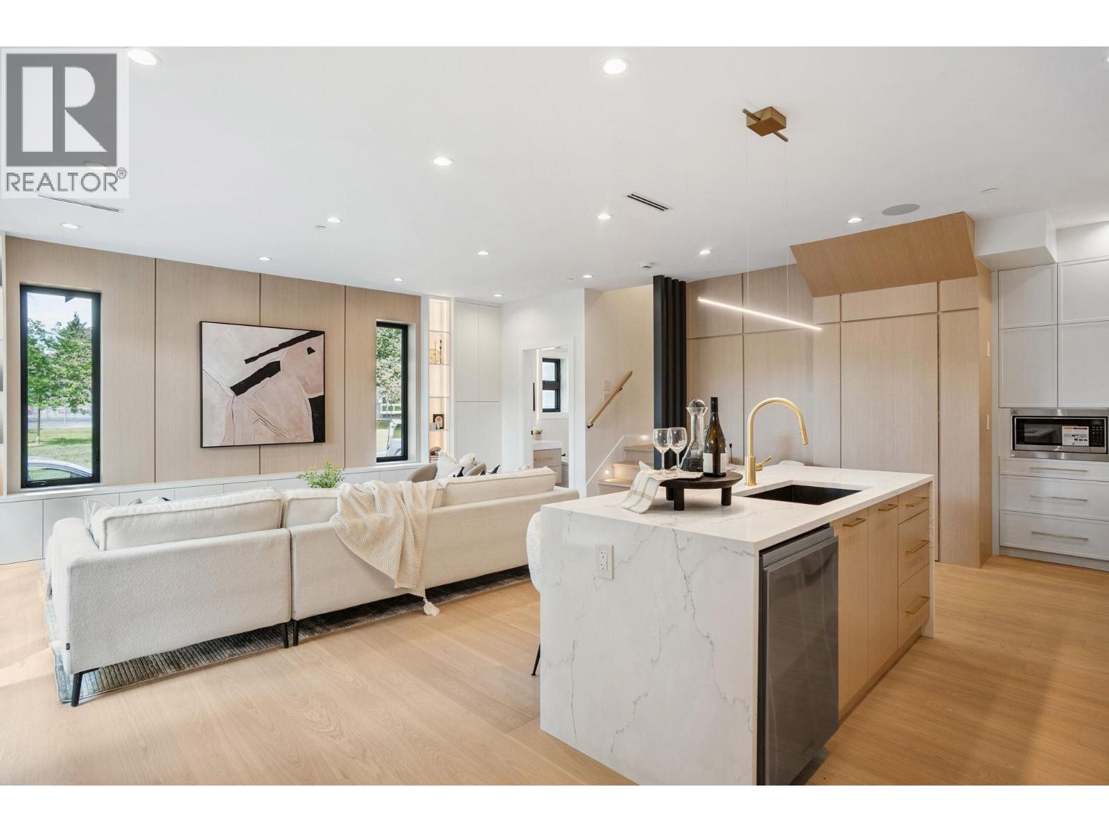 2307 E 3RD AVENUE, Vancouver