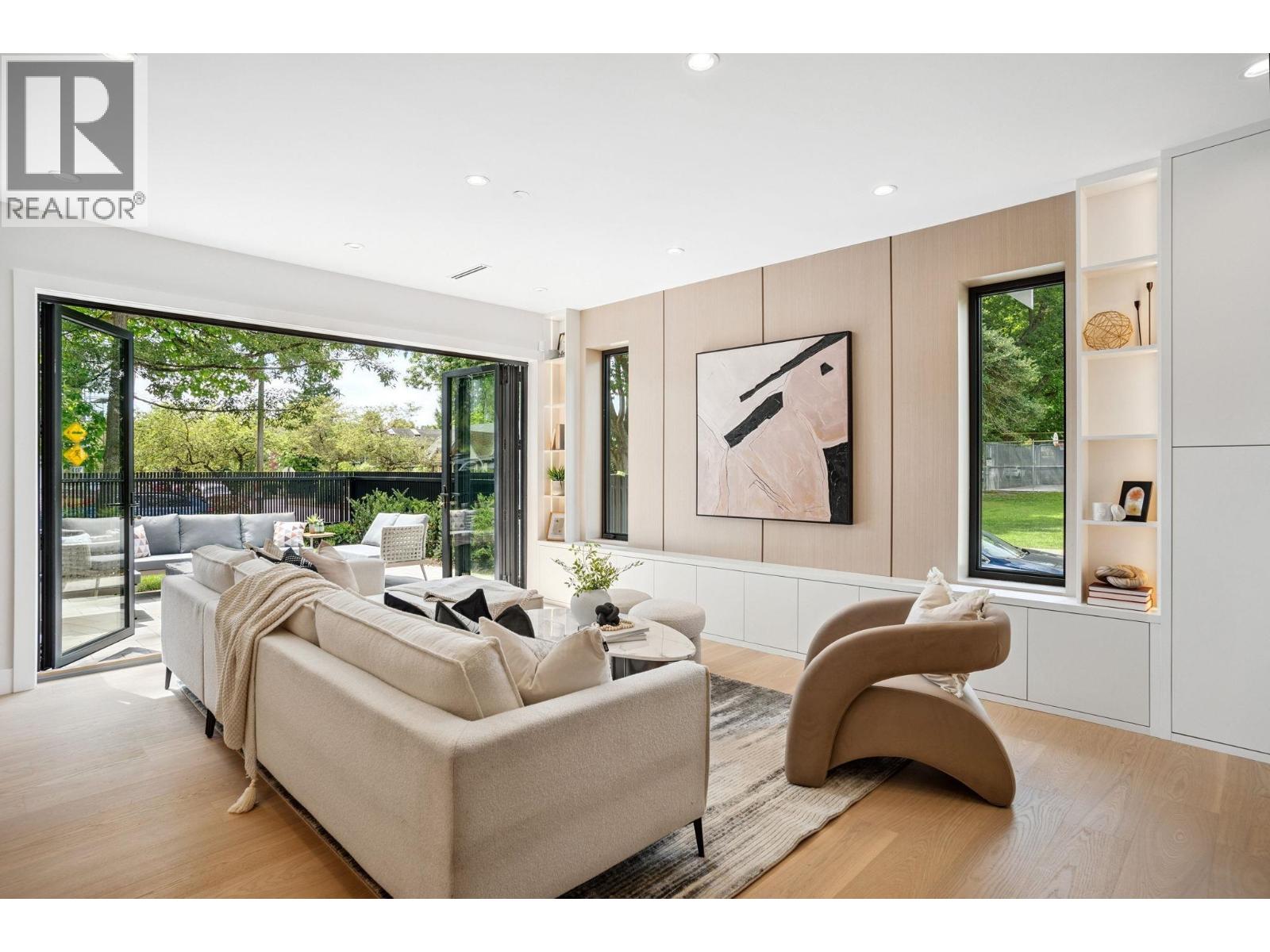 2307 E 3RD AVENUE, Vancouver