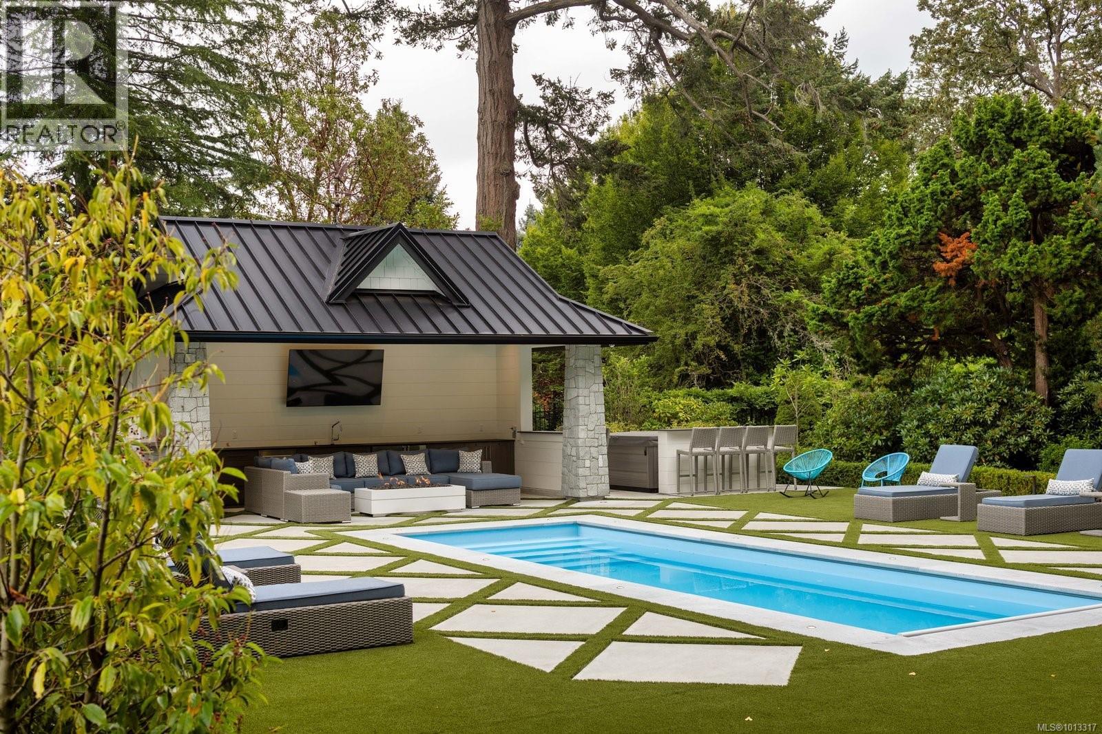  3375 Ripon Road, Oak Bay