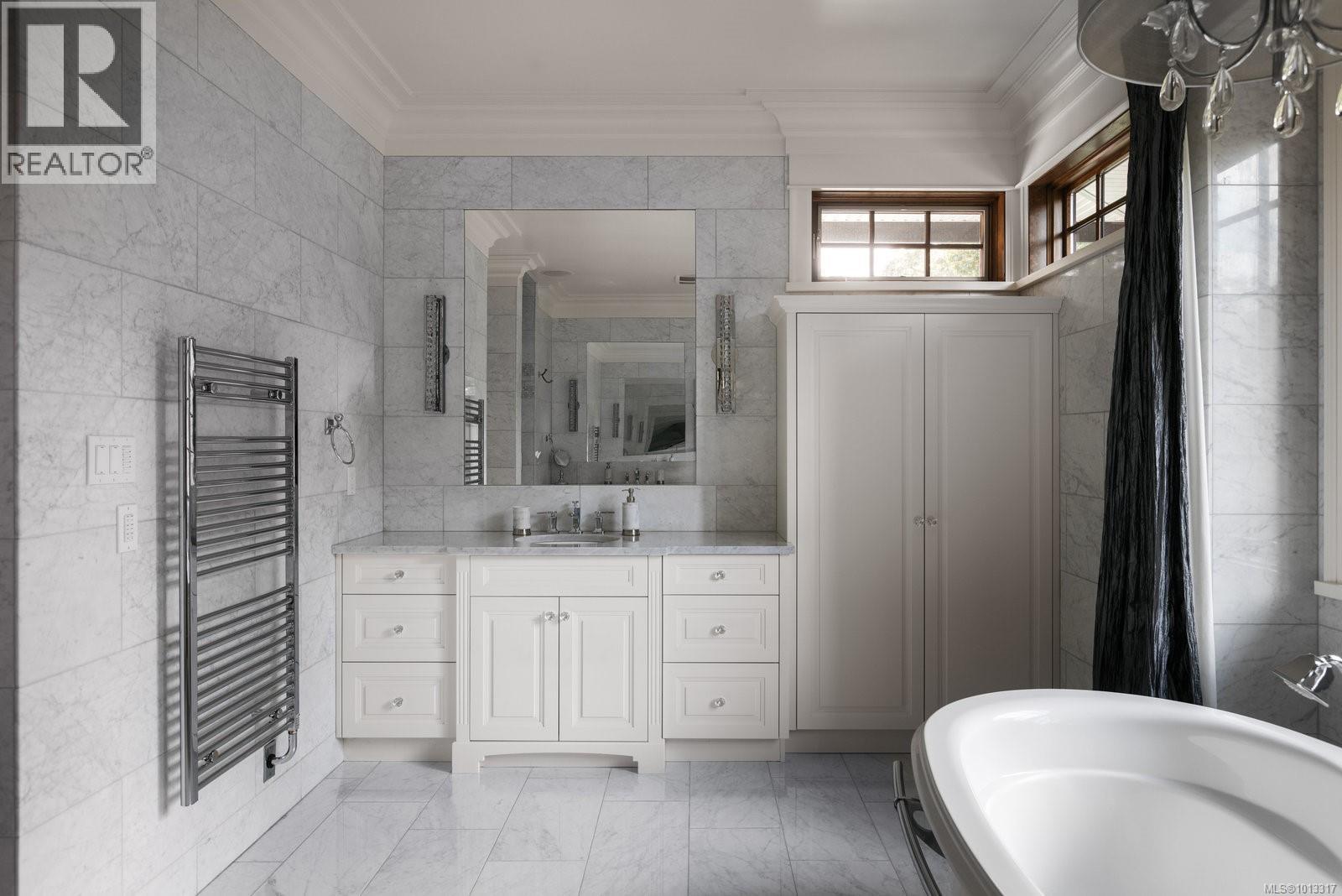  3375 Ripon Road, Oak Bay