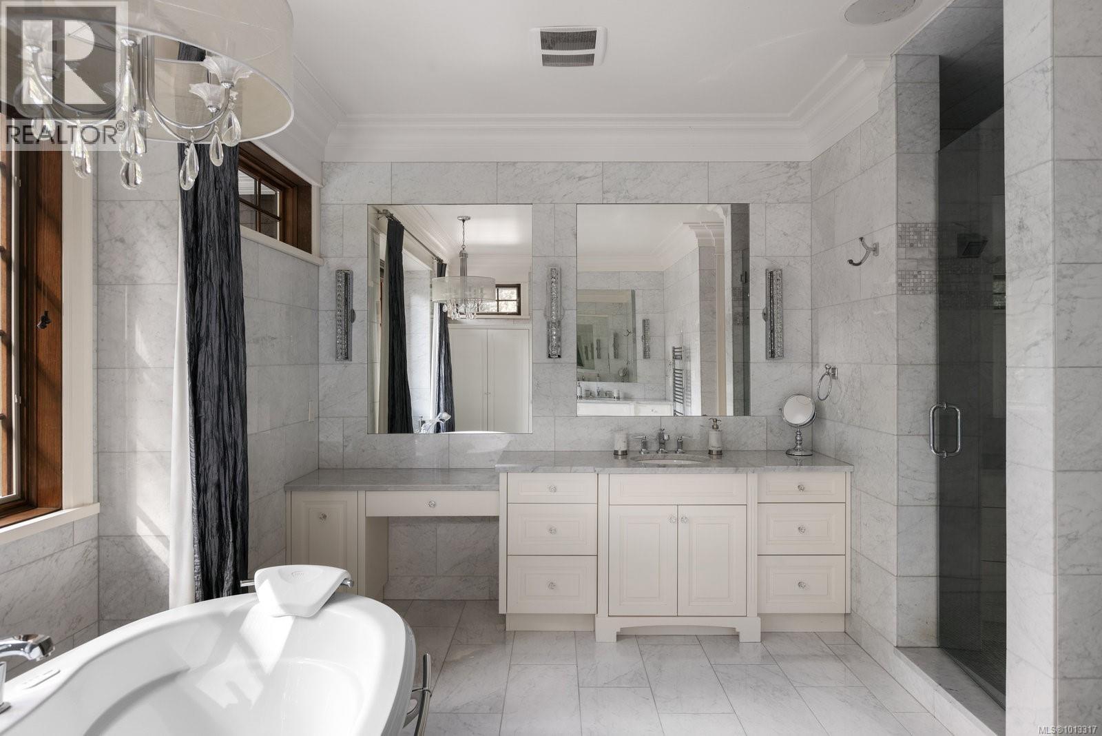  3375 Ripon Road, Oak Bay