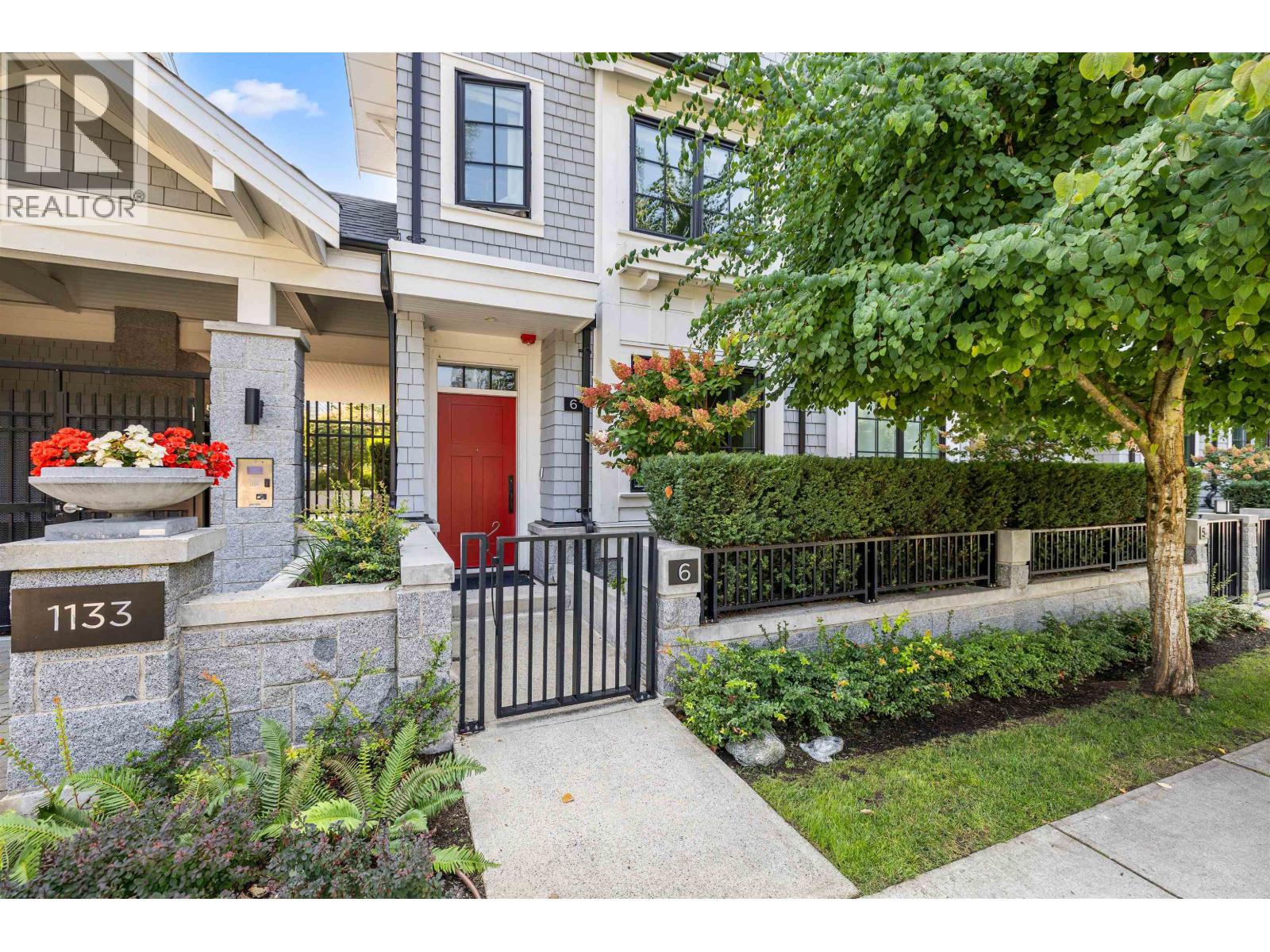 6 1133 RIDGEWOOD DRIVE, North Vancouver