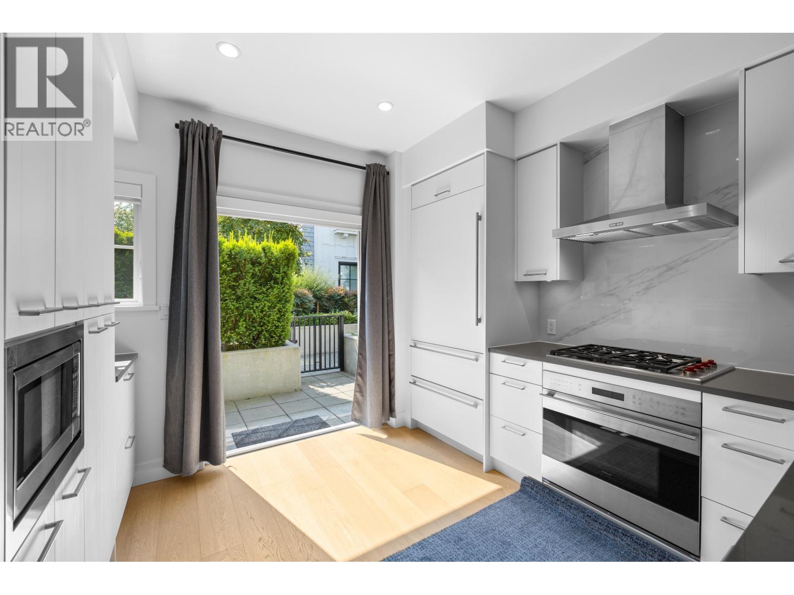 6 1133 RIDGEWOOD DRIVE, North Vancouver