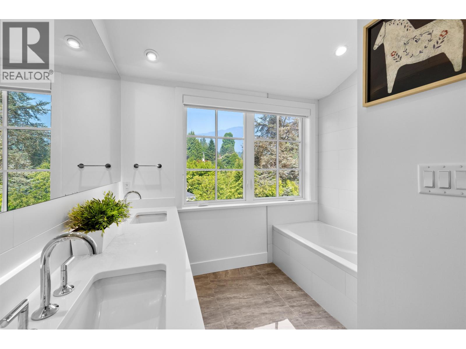 6 1133 RIDGEWOOD DRIVE, North Vancouver