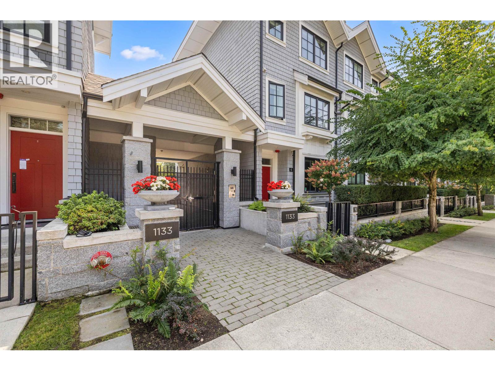 6 1133 RIDGEWOOD DRIVE, North Vancouver