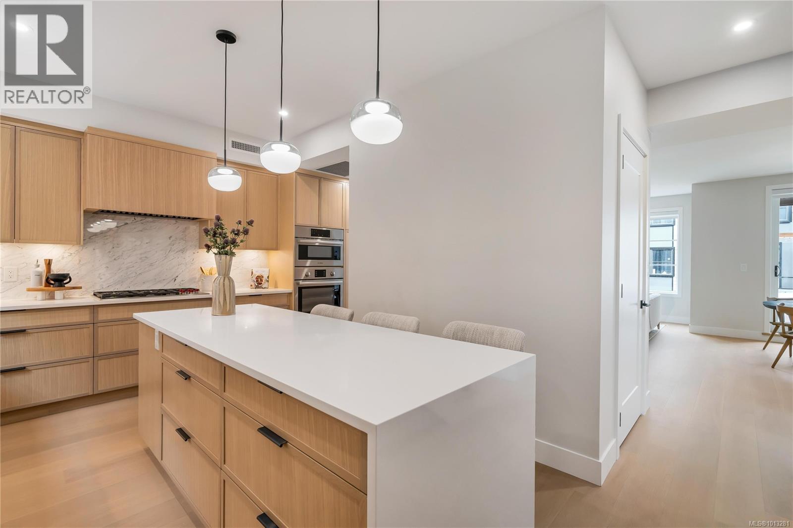 2 2590 Penrhyn Street, Saanich