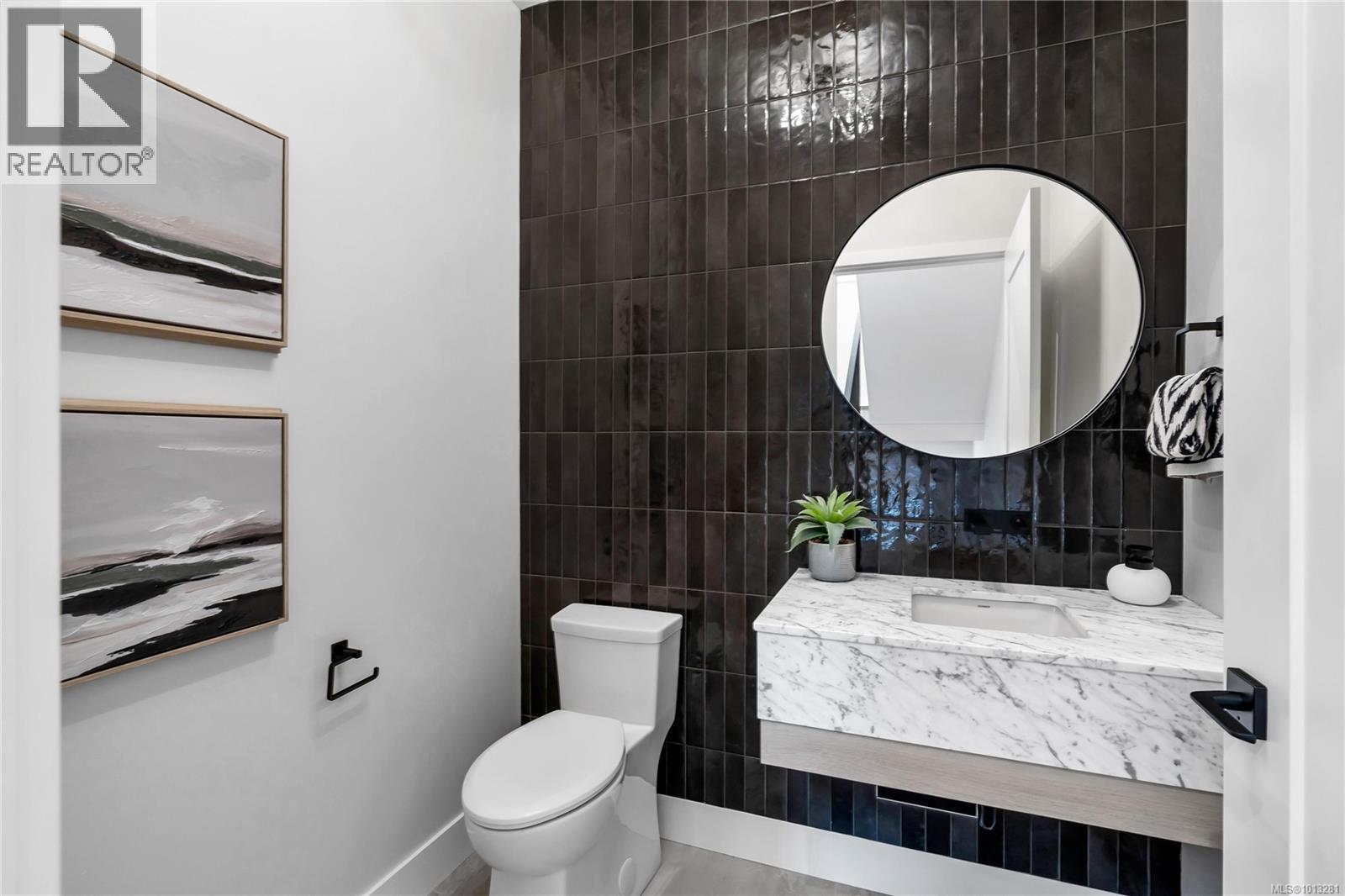2 2590 Penrhyn Street, Saanich