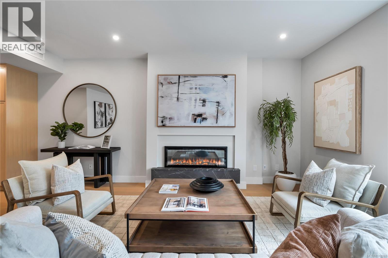 2 2590 Penrhyn Street, Saanich