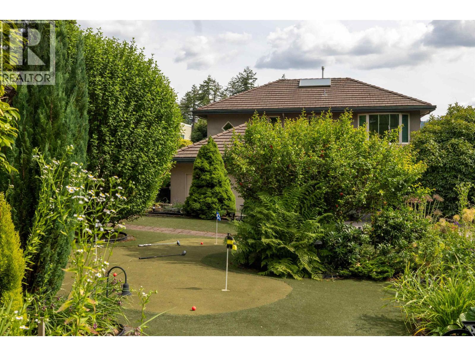 4625 STRATHCONA ROAD, North Vancouver