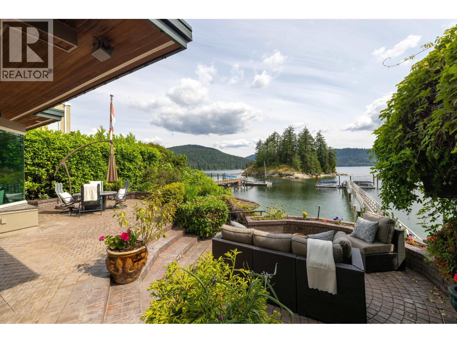 4625 STRATHCONA ROAD, North Vancouver