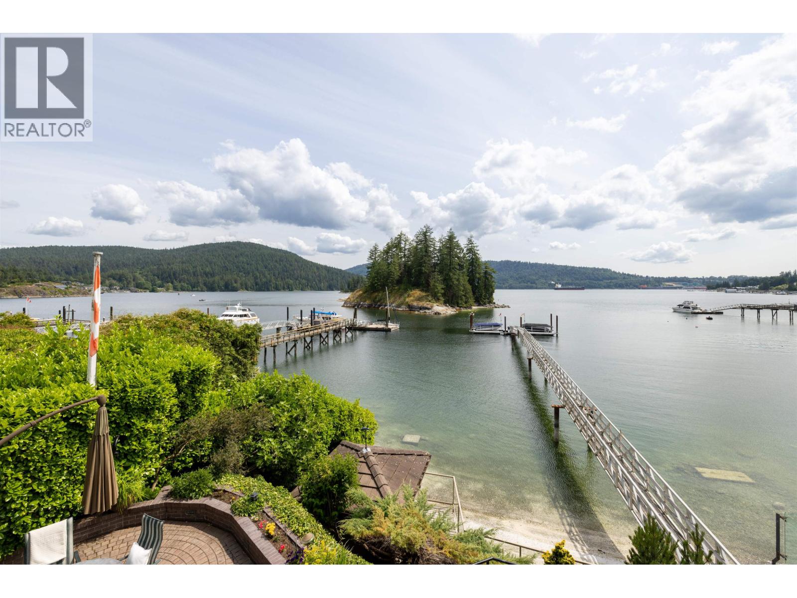 4625 STRATHCONA ROAD, North Vancouver