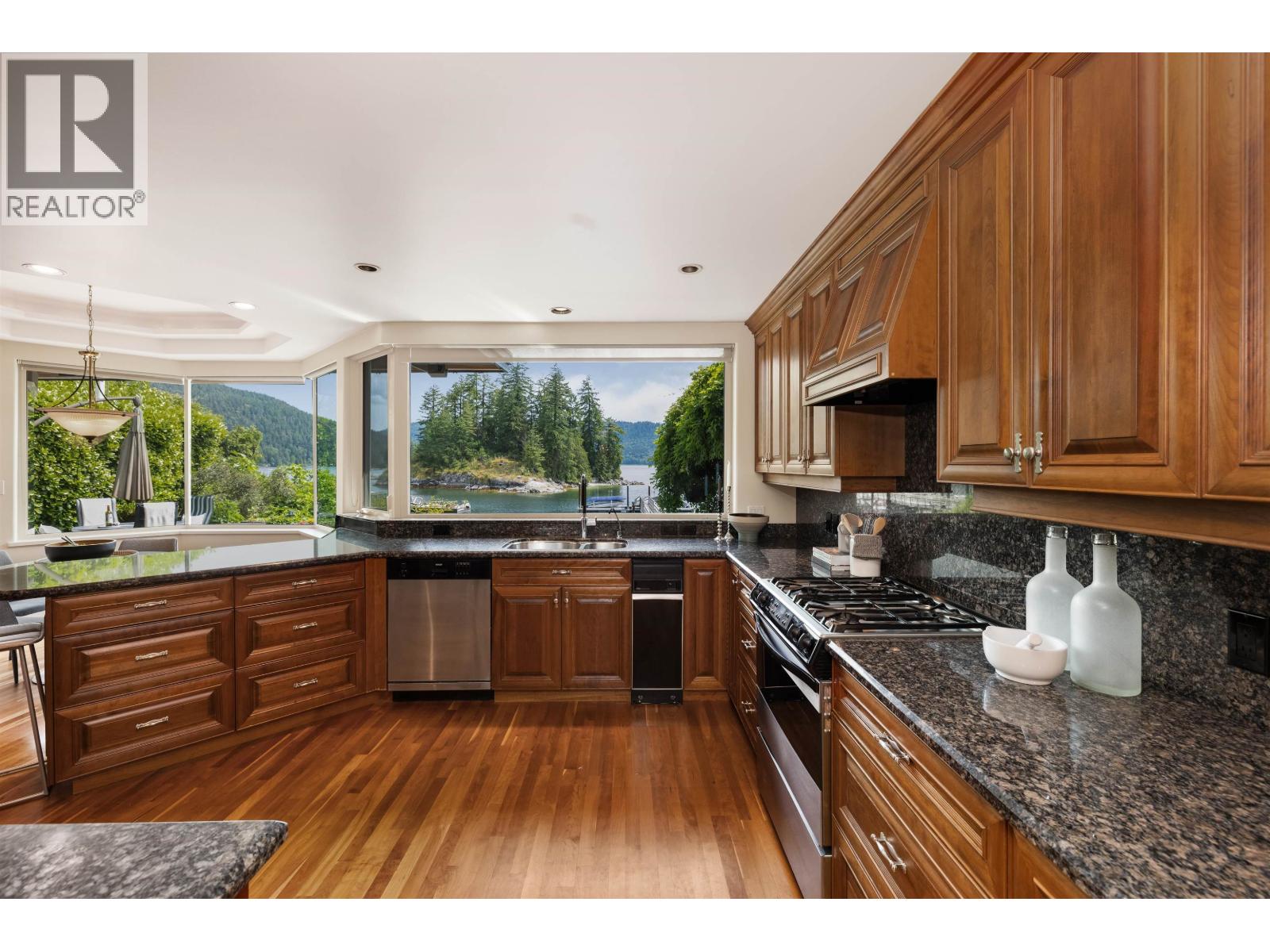 4625 STRATHCONA ROAD, North Vancouver