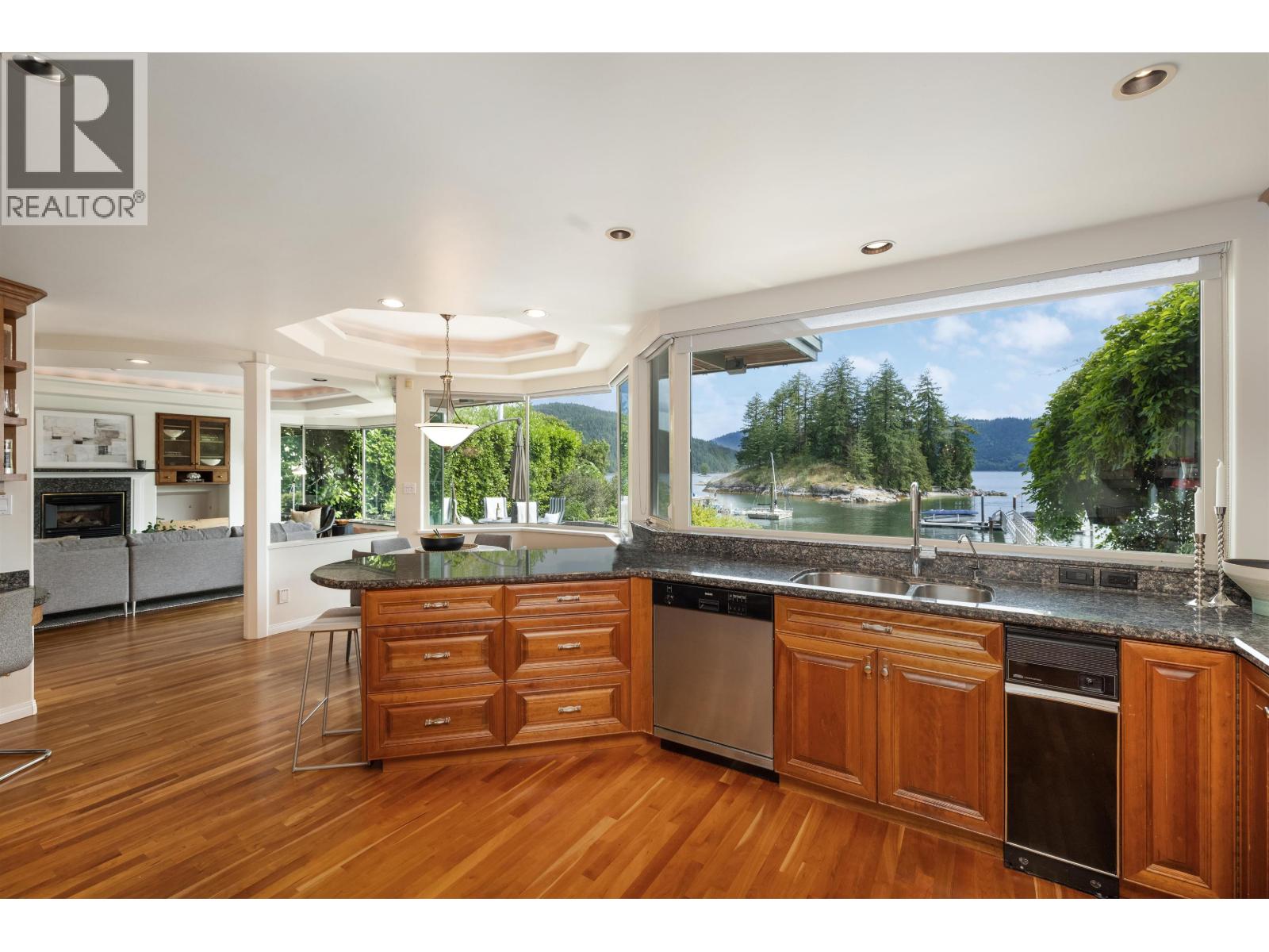 4625 STRATHCONA ROAD, North Vancouver