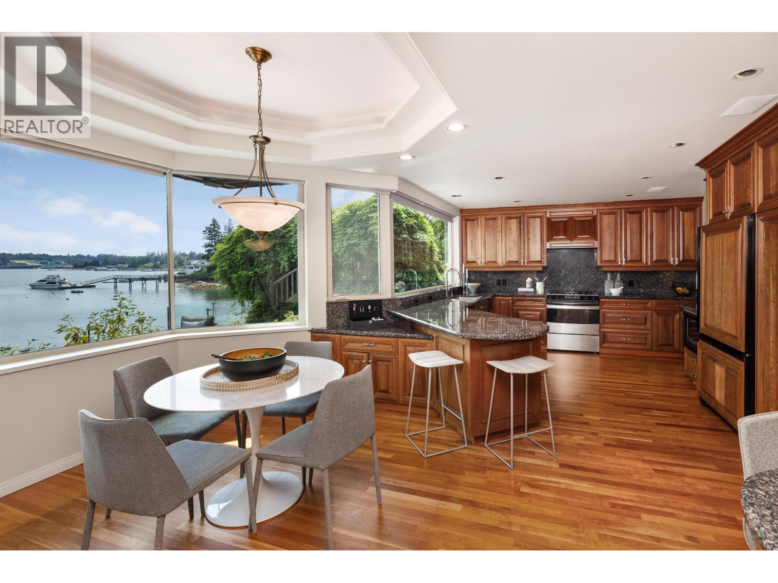 4625 STRATHCONA ROAD, North Vancouver