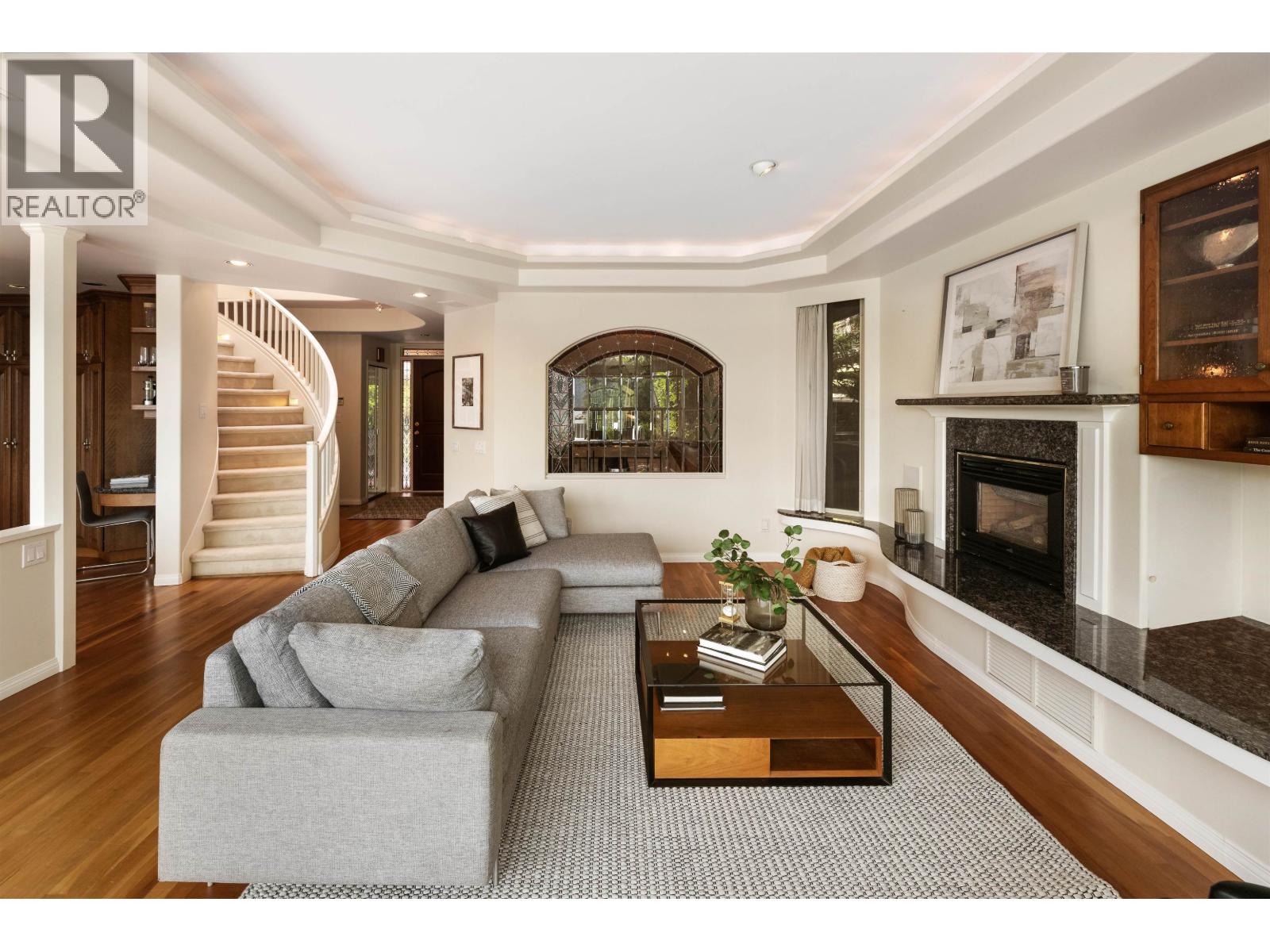 4625 STRATHCONA ROAD, North Vancouver