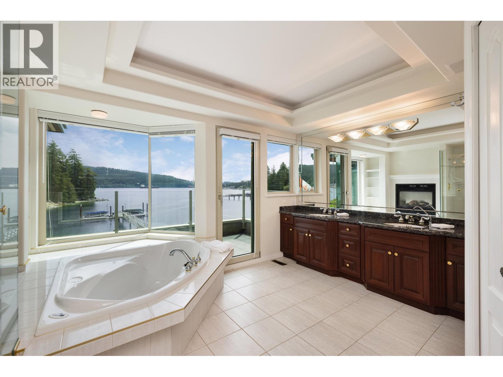 4625 STRATHCONA ROAD, North Vancouver