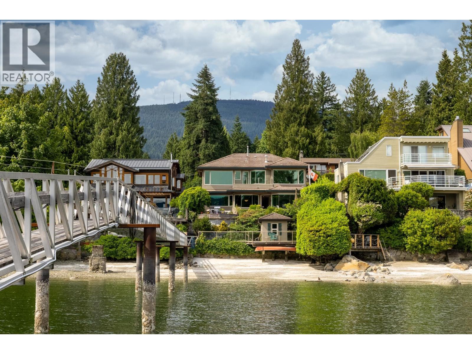 4625 STRATHCONA ROAD, North Vancouver