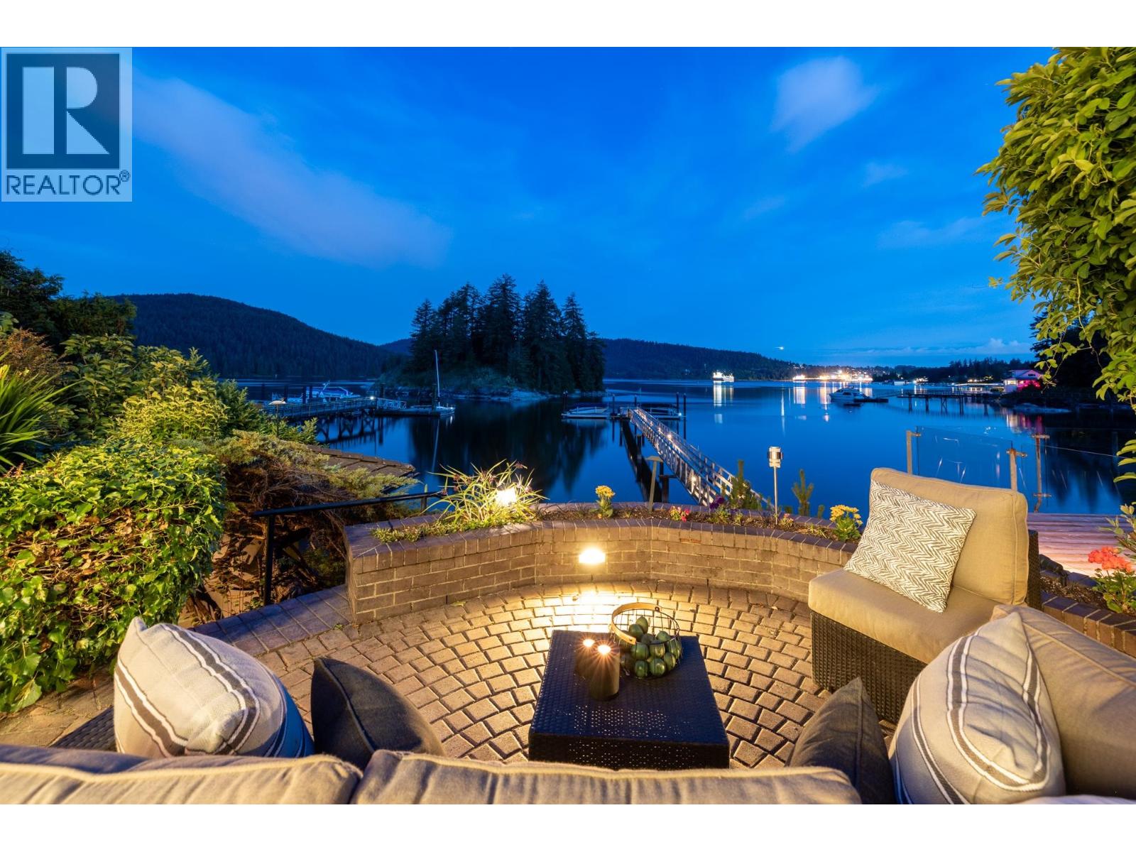 4625 STRATHCONA ROAD, North Vancouver