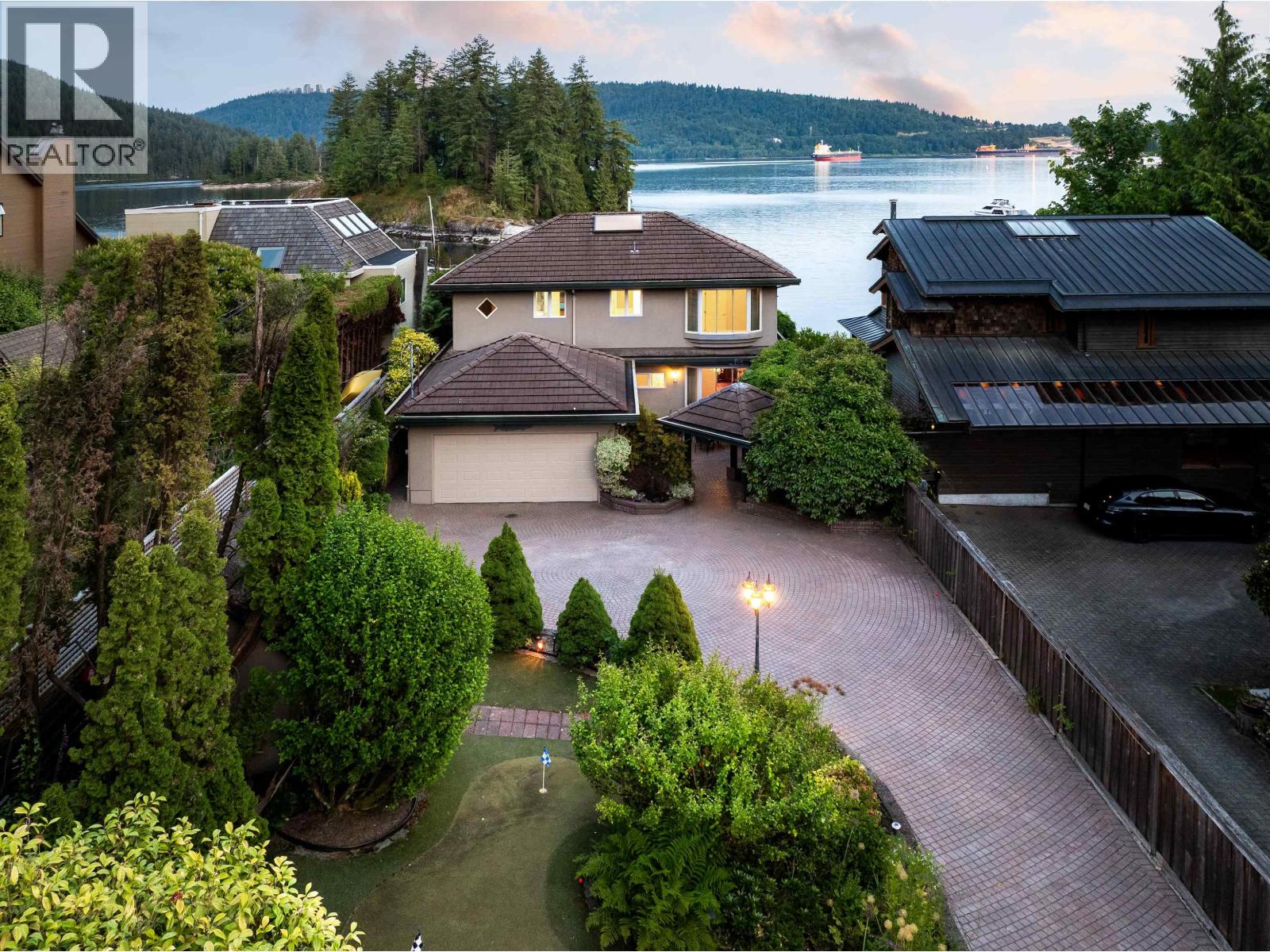 4625 STRATHCONA ROAD, North Vancouver