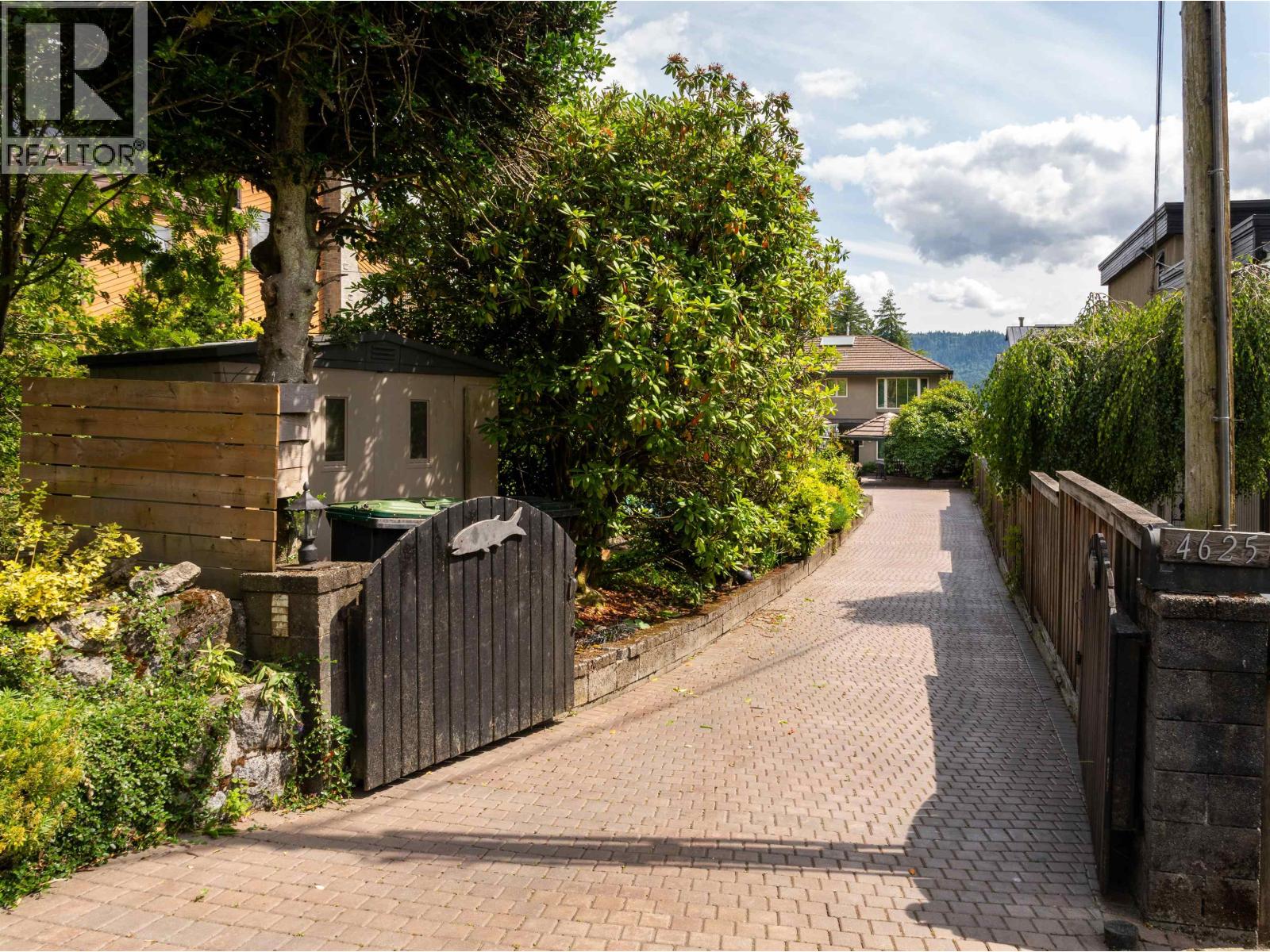 4625 STRATHCONA ROAD, North Vancouver