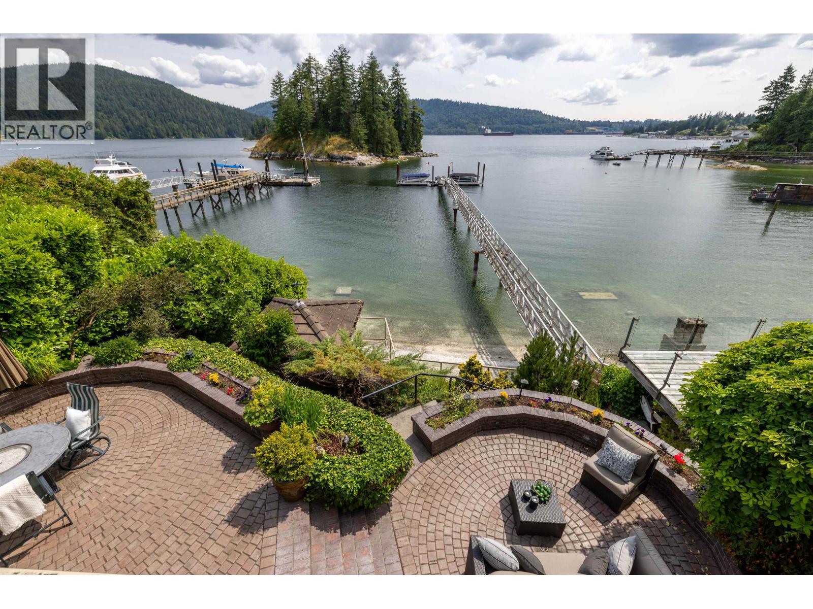 4625 STRATHCONA ROAD, North Vancouver