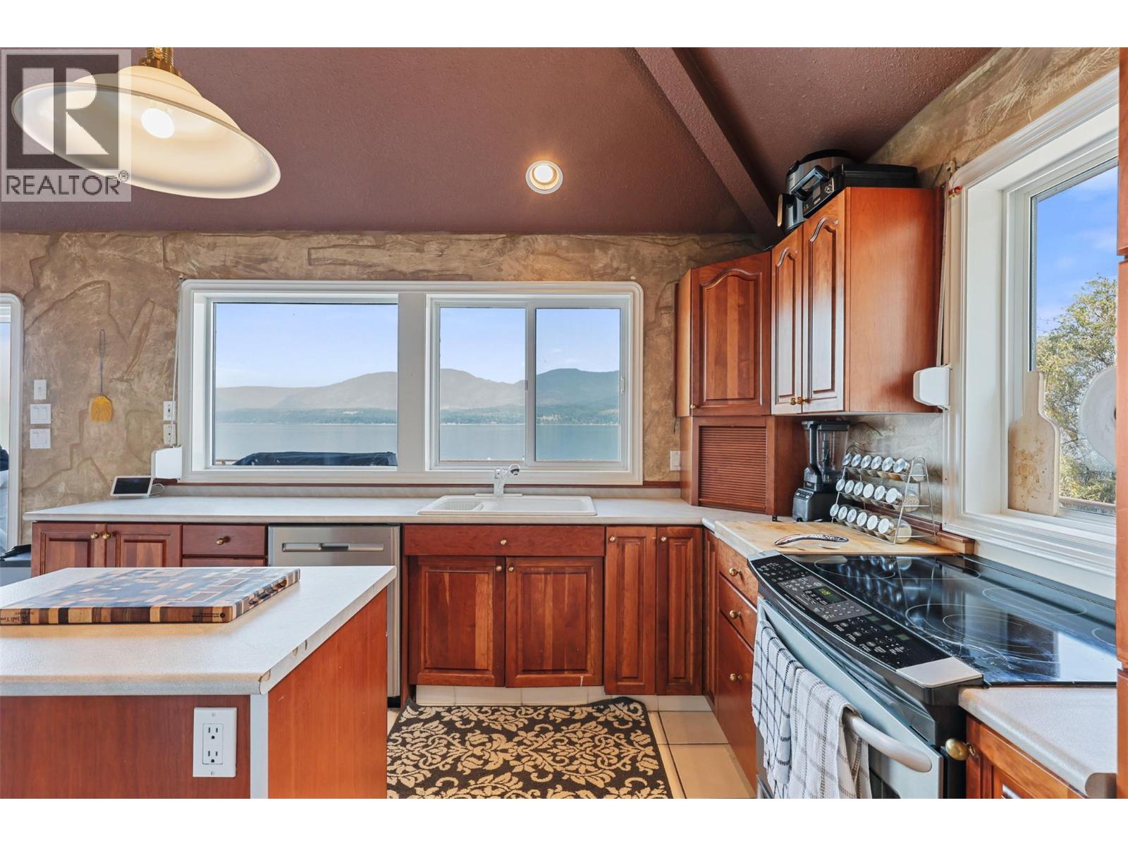 4071 REID Road, Eagle Bay