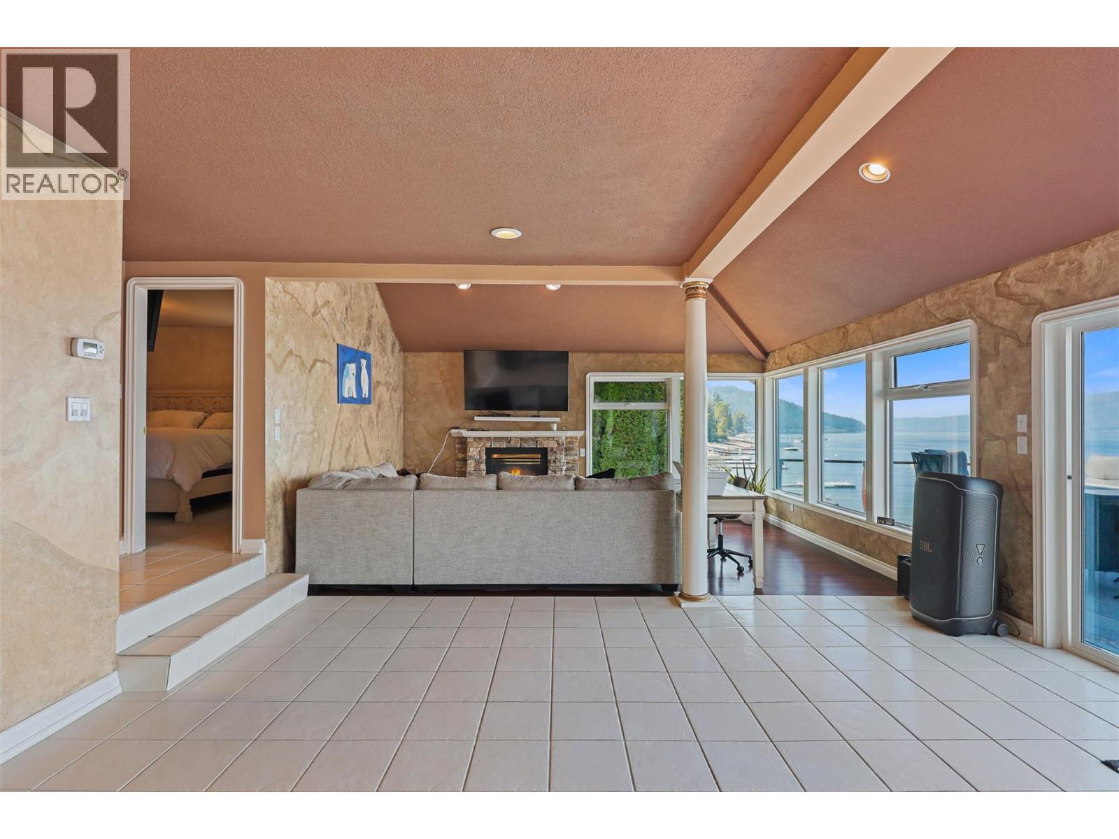 4071 REID Road, Eagle Bay