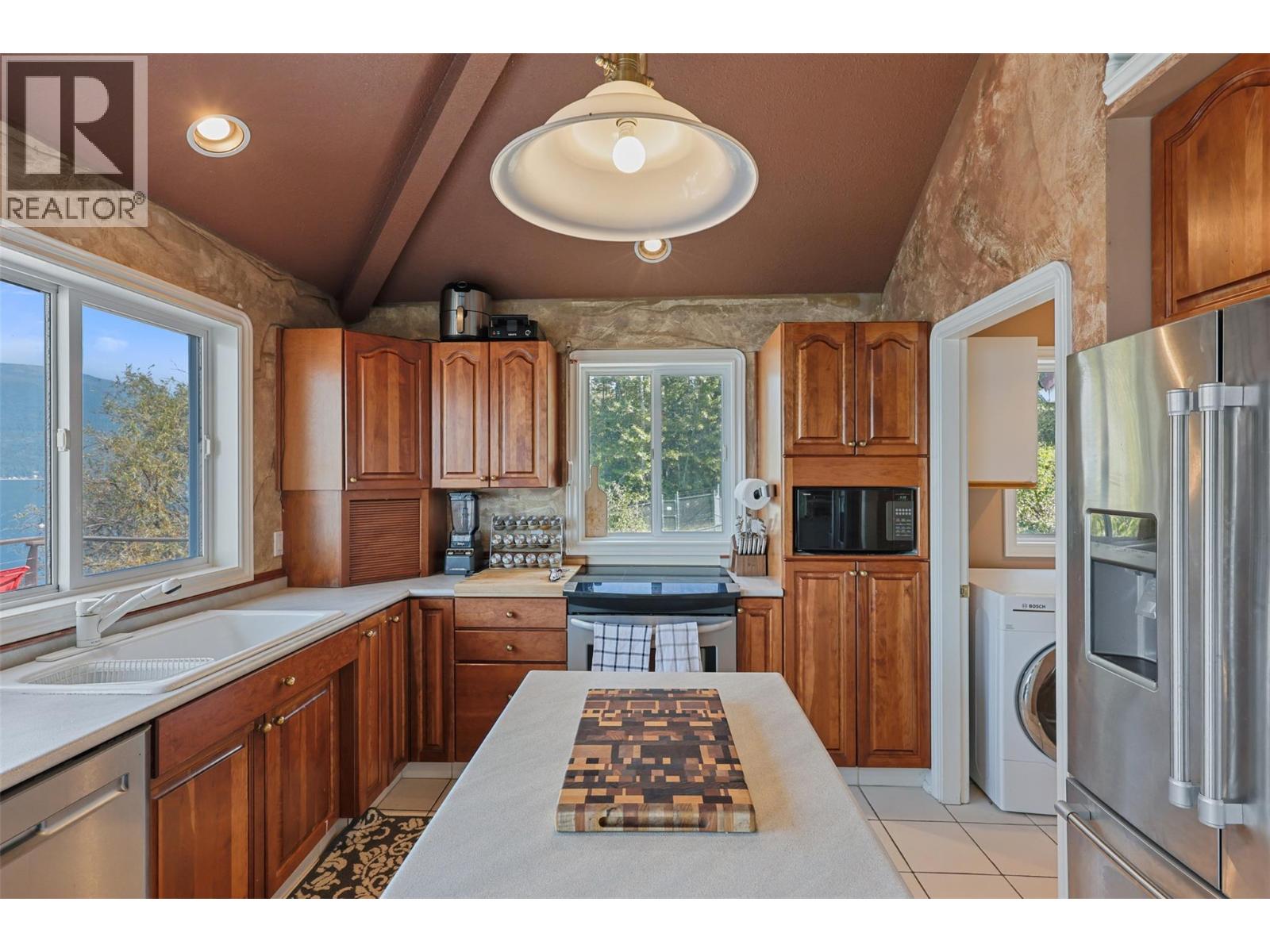 4071 REID Road, Eagle Bay