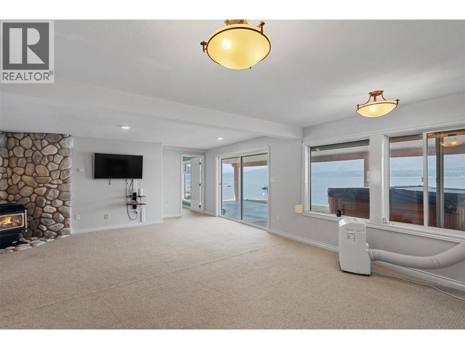 4071 REID Road, Eagle Bay