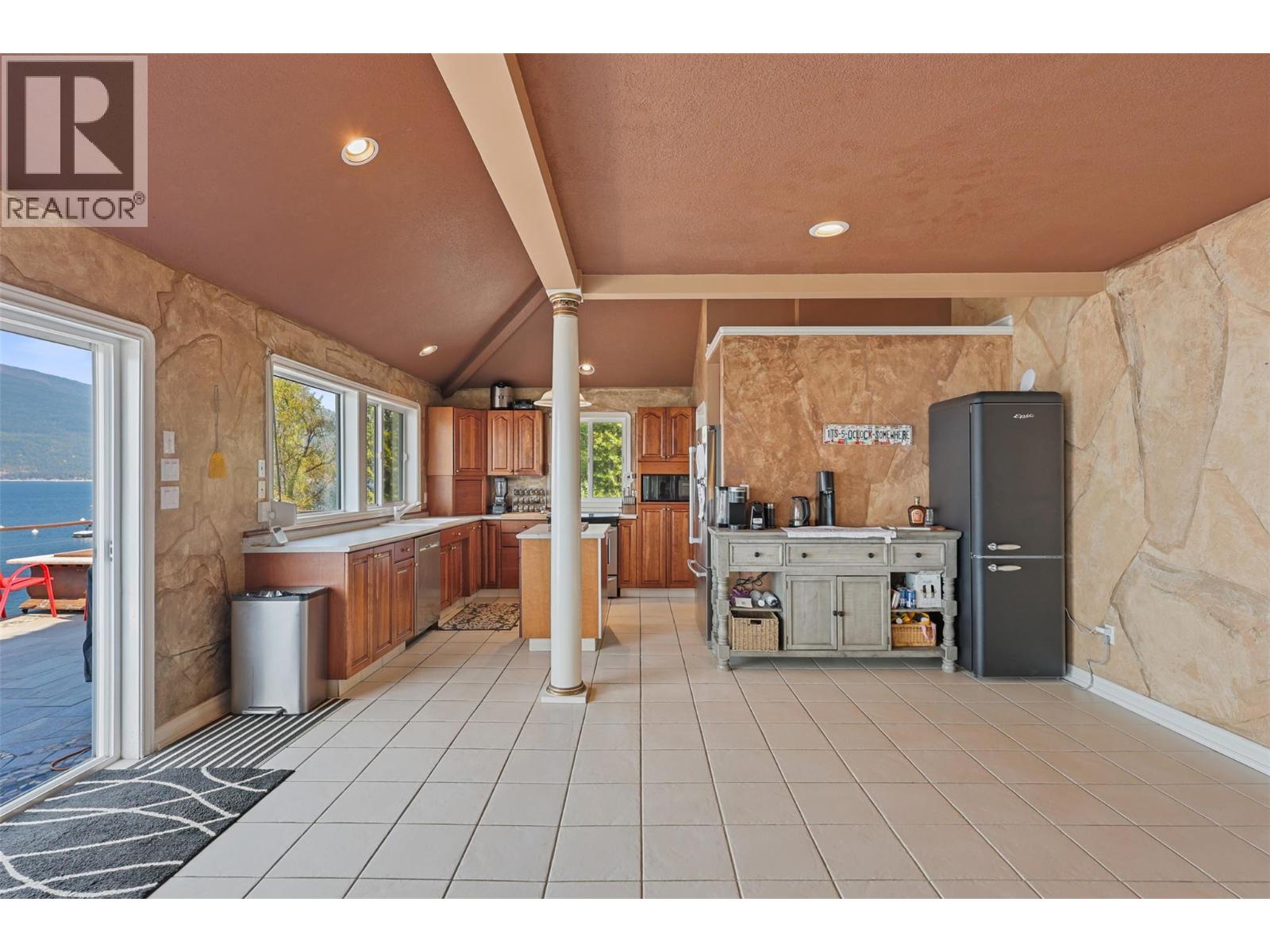 4071 REID Road, Eagle Bay