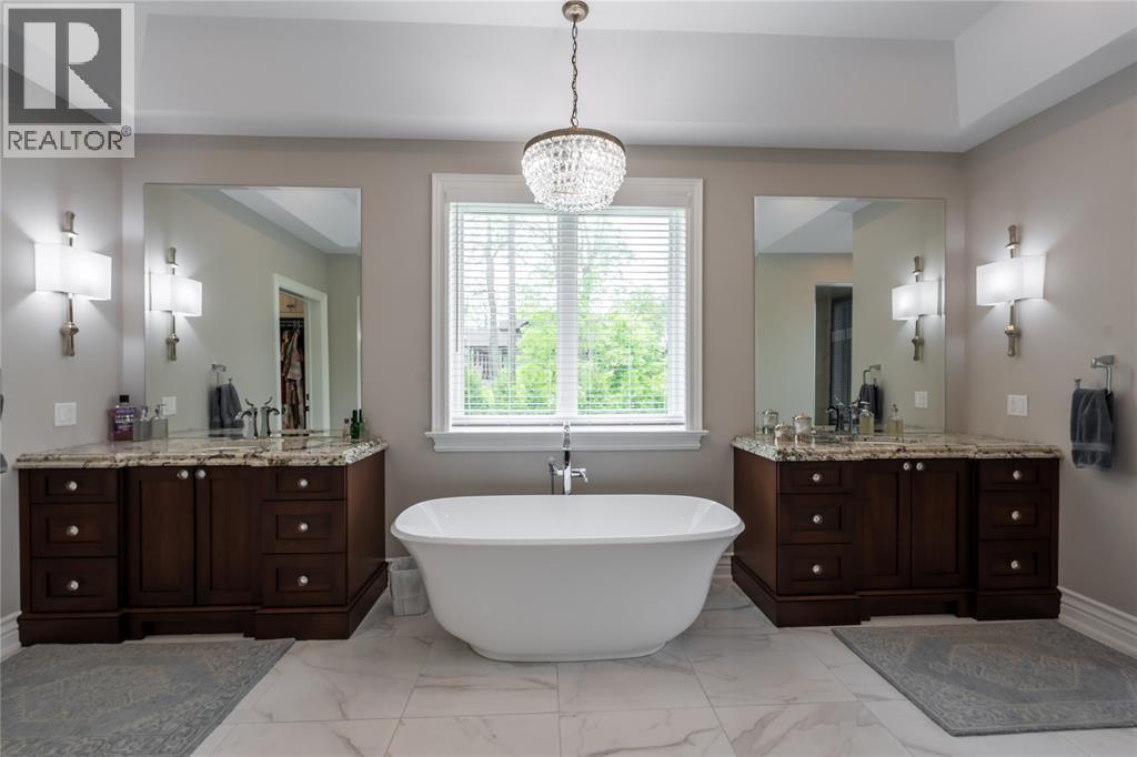 647 ST CLAIR PARKWAY - 25