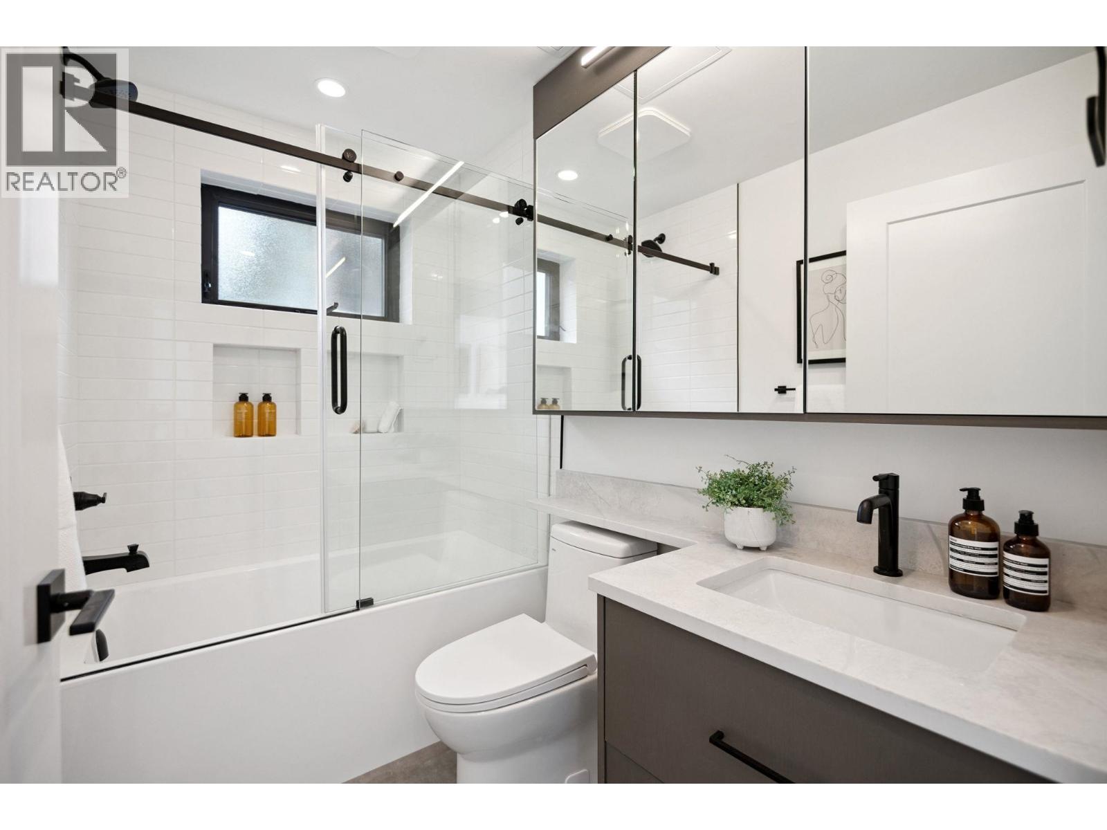 #2 1079 E 14TH AVENUE, Vancouver