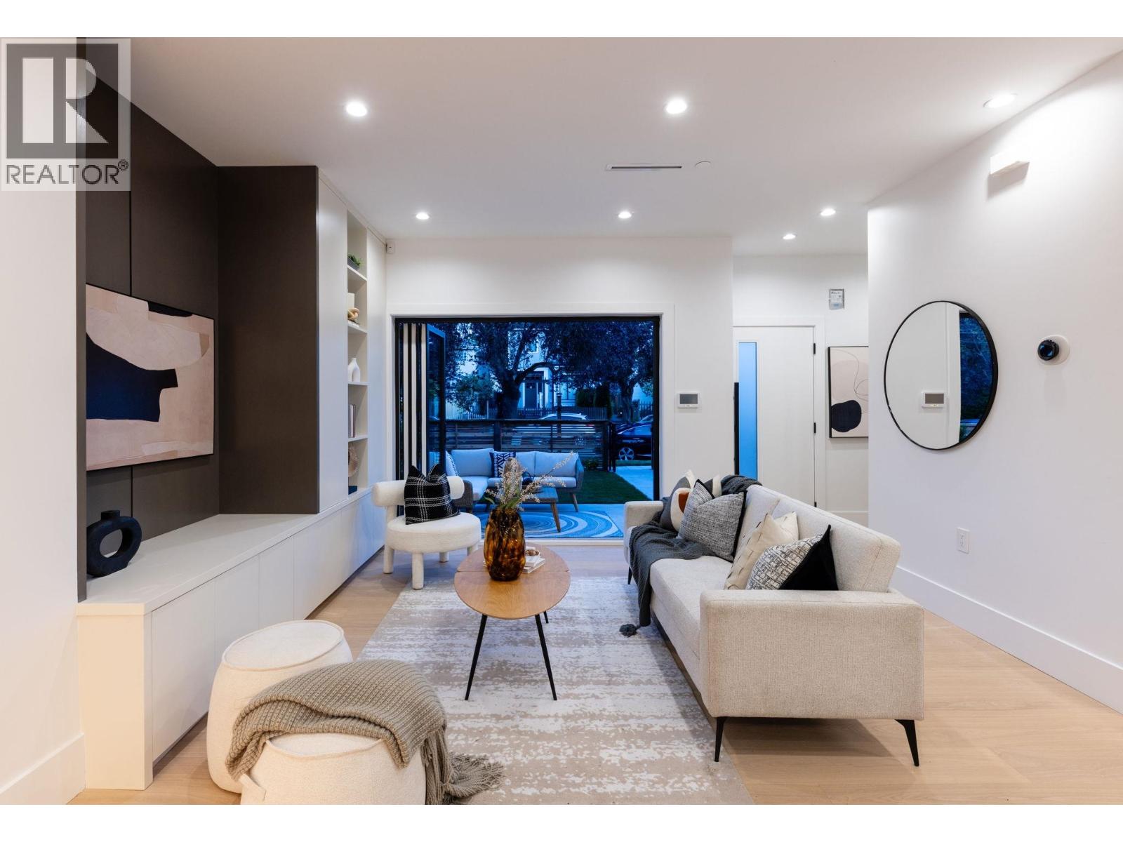 #1 1079 E 14TH AVENUE, Vancouver