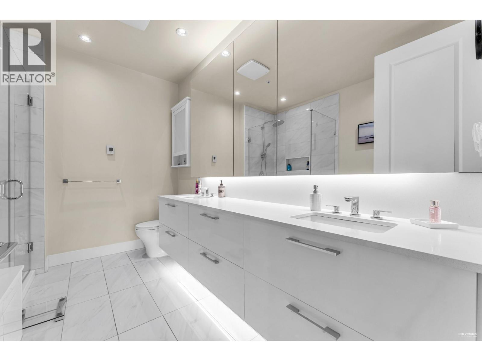 #221-5535 ADMIRAL Way, Delta