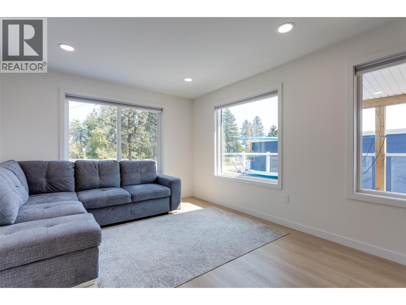 5 6711 Hwy 97 South Highway, Peachland