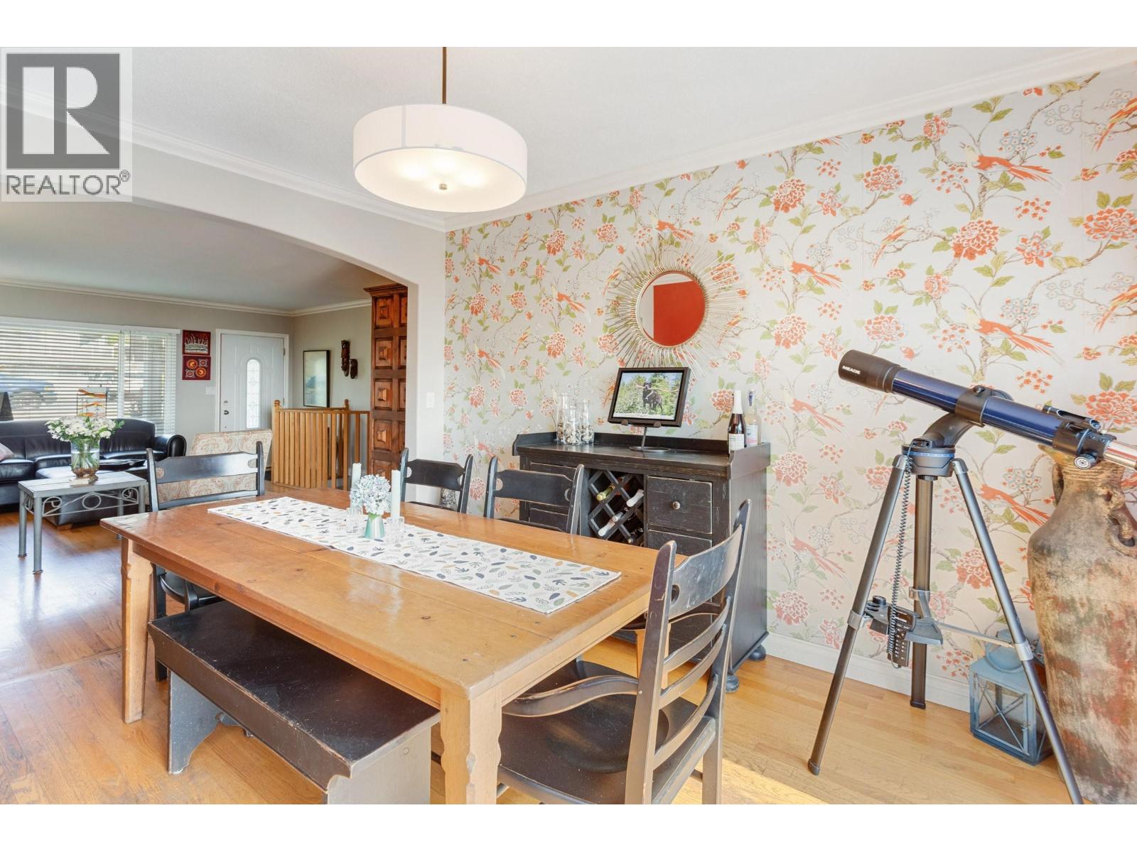 843 WHITCHURCH STREET, North Vancouver